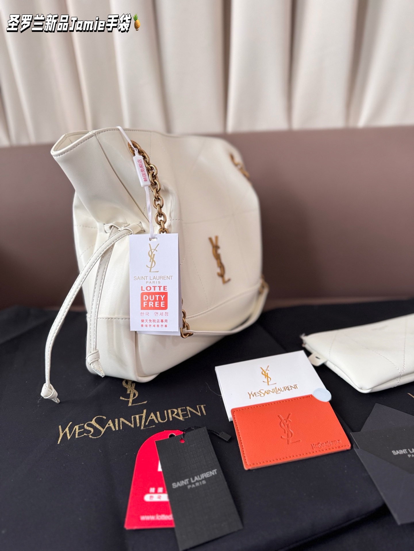 小P205 配盒子 圣罗兰新品Jamie手袋，松弛有度的时尚，YSL新品Jamie大号手袋，手袋的精致设计，不仅能够完美收纳你的日常所需，更是一种生活态度的展现。松弛有度，既不失优雅，又充满个性。尺寸 小25*27