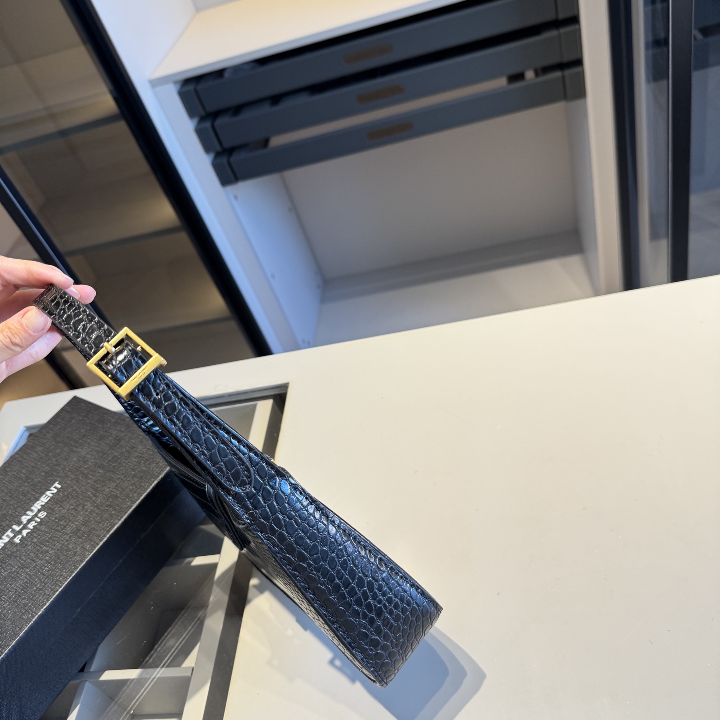 🅿️135✅新品推荐🔜 升级版🔥YSL圣罗兰专柜爆款hobo腋下包！鱼纹系列🐊明星同款！到哪都是回头率👍专柜同款哦！品质堪比正品！进口牛皮面料🐂外出轻便实用！原版顶级五金！🎁原版礼盒包装（size：24*15*6）