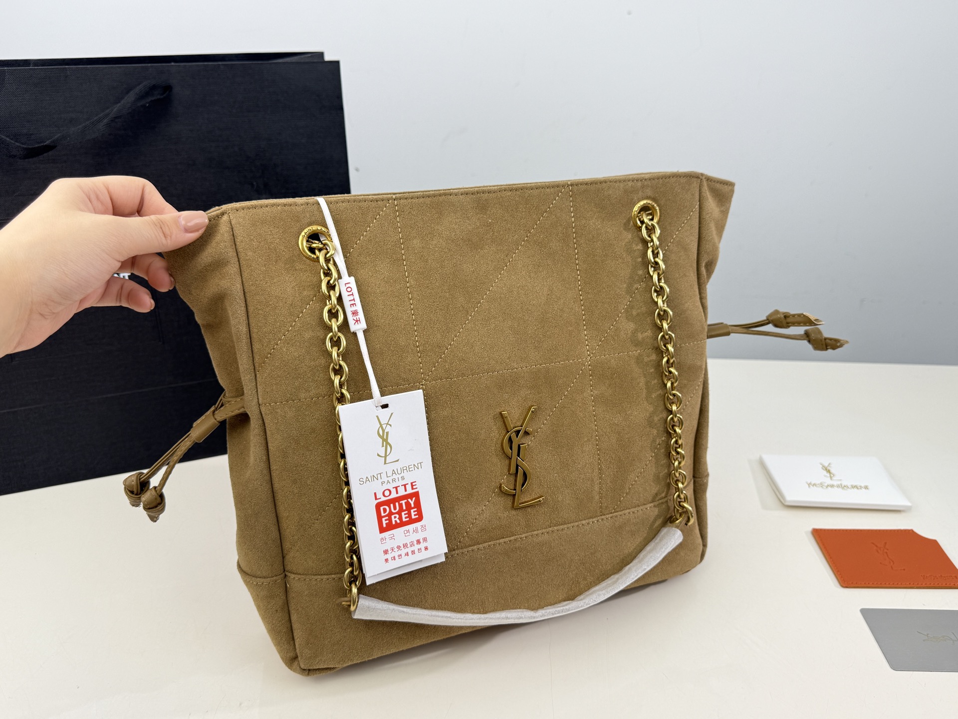 （全套包装⚠️）p220/p215 圣罗兰太好搭配了呜呜呜 Ysl bag 更酷哦！ 面料很耐造 高级感拉满 搜索🔍 垃圾袋 size：34*32cm size：29*27cm