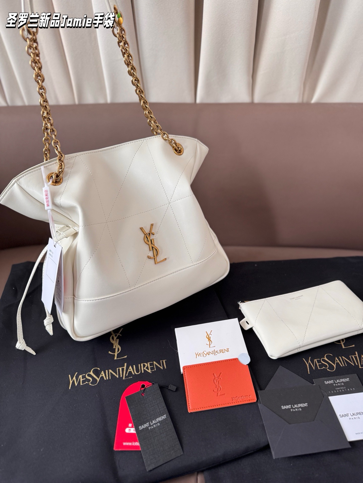 小P205 配盒子 圣罗兰新品Jamie手袋，松弛有度的时尚，YSL新品Jamie大号手袋，手袋的精致设计，不仅能够完美收纳你的日常所需，更是一种生活态度的展现。松弛有度，既不失优雅，又充满个性。尺寸 小25*27