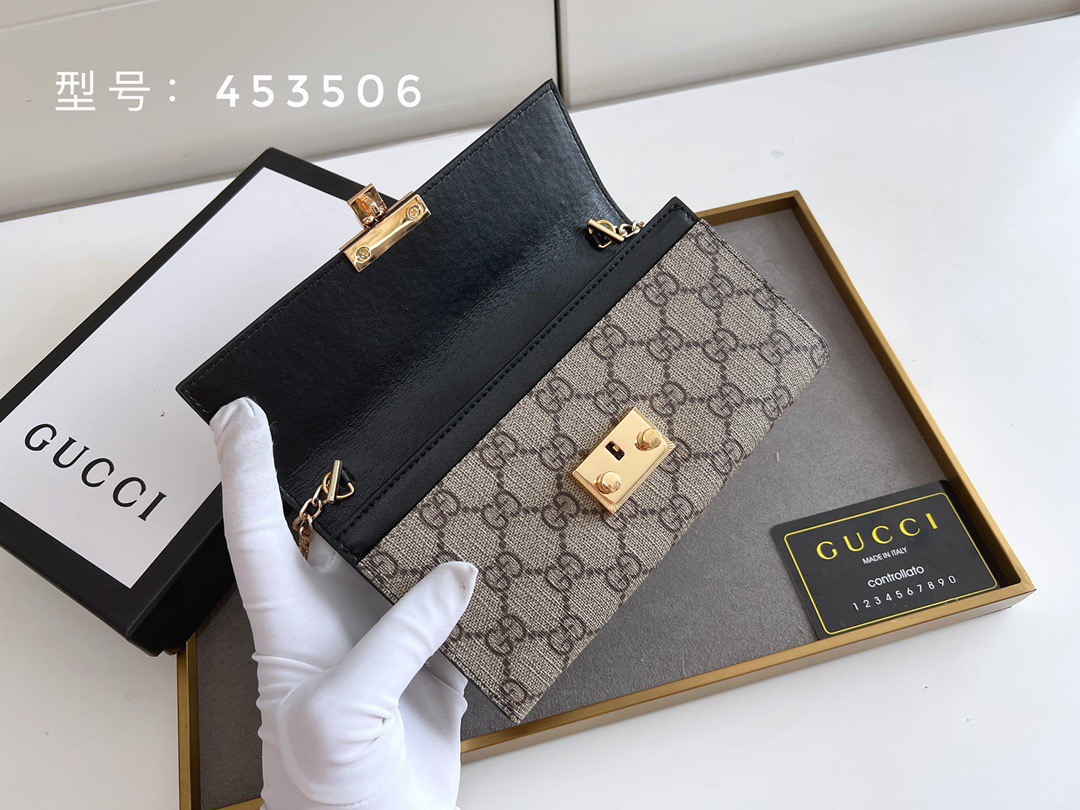 P105🎀GUCCl 453506🎀颜色 黑 🎀尺寸 19*10.5*3.5 🎀GUCCl专柜同步，可肩背专柜品质顶级进口牛皮 海外订制钥匙扣五金 做工油边精湛！