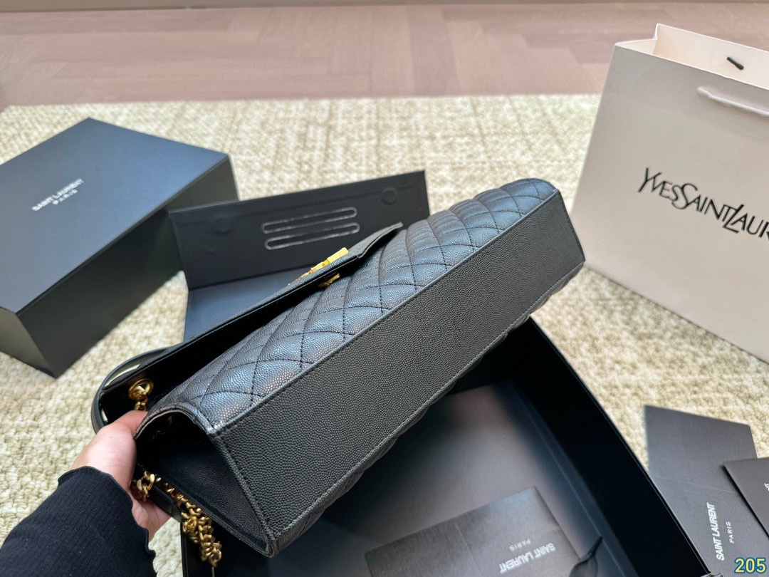 大号&yen;155折叠盒 圣罗兰YSL Envelope信封包 简约才是百搭公式。 复古又时髦，妥妥的街拍神器。 出街通勤都可。 容量很大，可肩背、斜挎。 搭配很显高级感。 是帅气女孩不可缺少的一款经典存在。 尺寸大号31 21