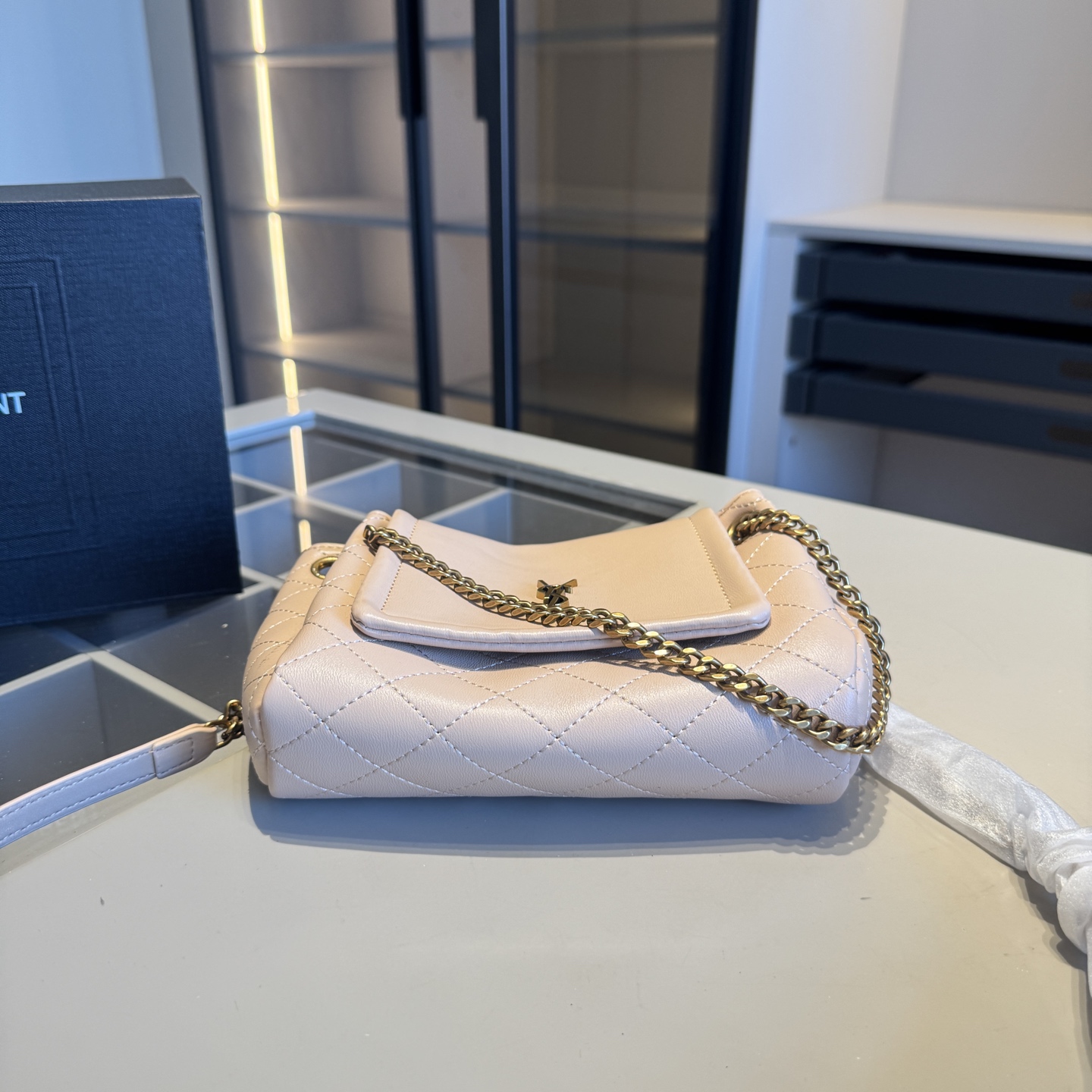 🅿️135✅新品推荐🔜 升级版～高端货🔥YSL圣罗兰爆款Nolita斜挎包～链条包！这款包超！级！火！👍各大明星追捧的爆款～采用原版五金配件！经典logo！顶级做工！面料采用牛皮面料！堪比专柜品质🎁原版折叠礼盒包装（size：18*13*5）