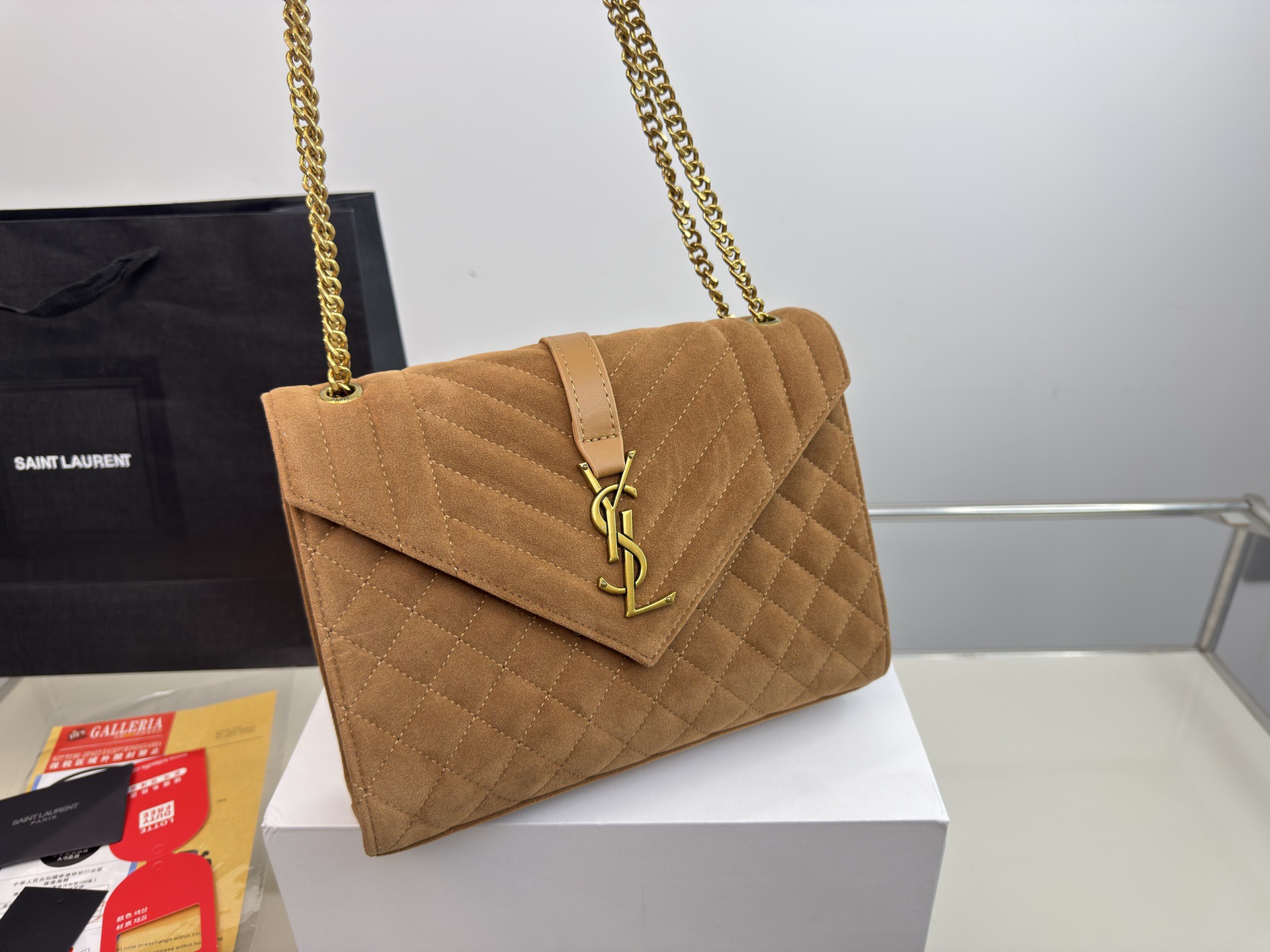 （飞机盒折叠盒⚠️）p165 圣罗兰YSL信封包 Lenvelope 信封包 经典包包推荐哦！ 特别适合秋天的一款哦亲！ ​size：24*17cm 立即抢购👉