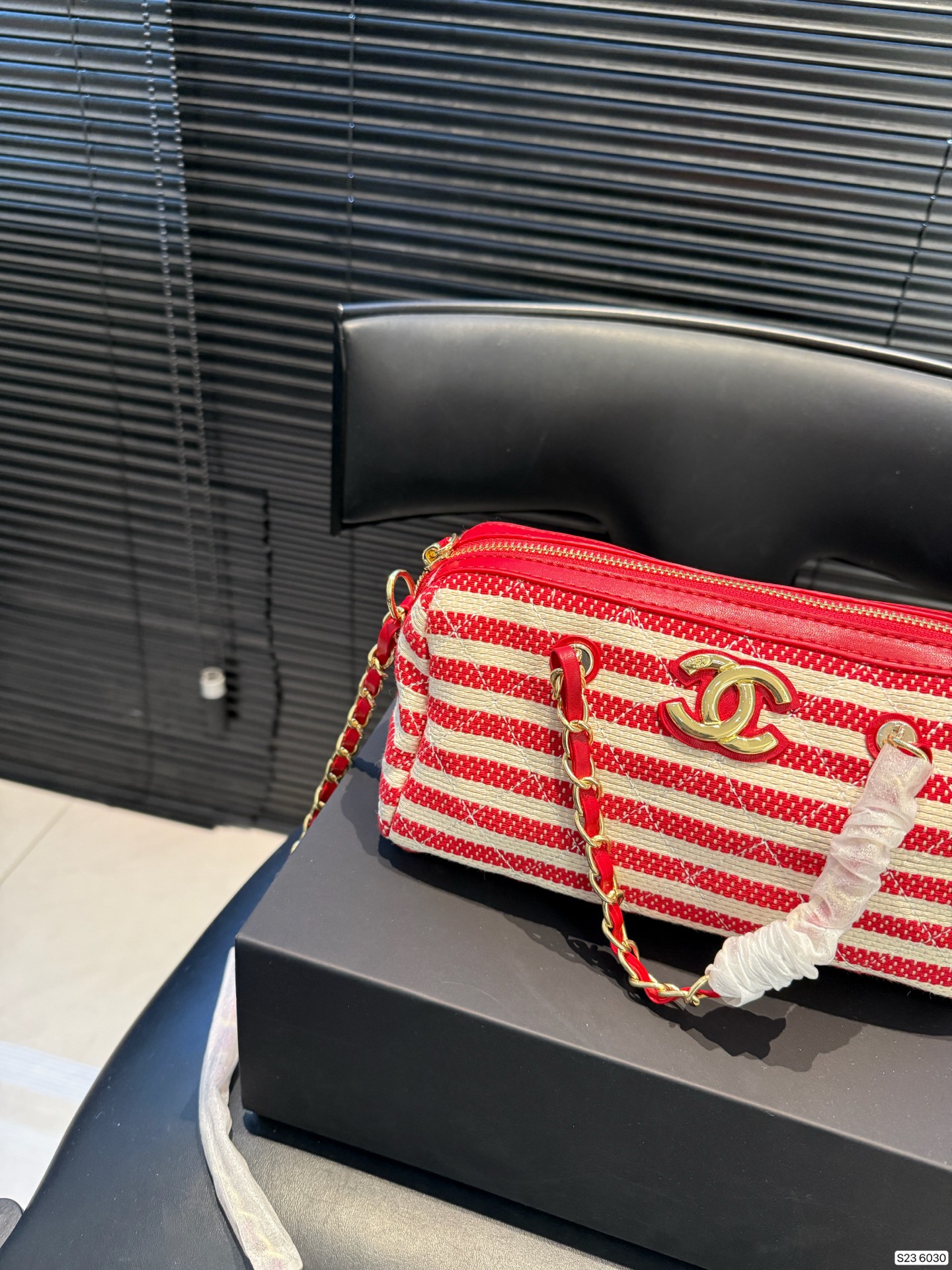 P165 配折叠盒 香奈儿｜26C今日份大收获｜ 麻将包 好运爆棚 只能偷偷摸摸看了 浮雕logo麻将包☑️保龄球☑️ 尺寸22 12 货号6030