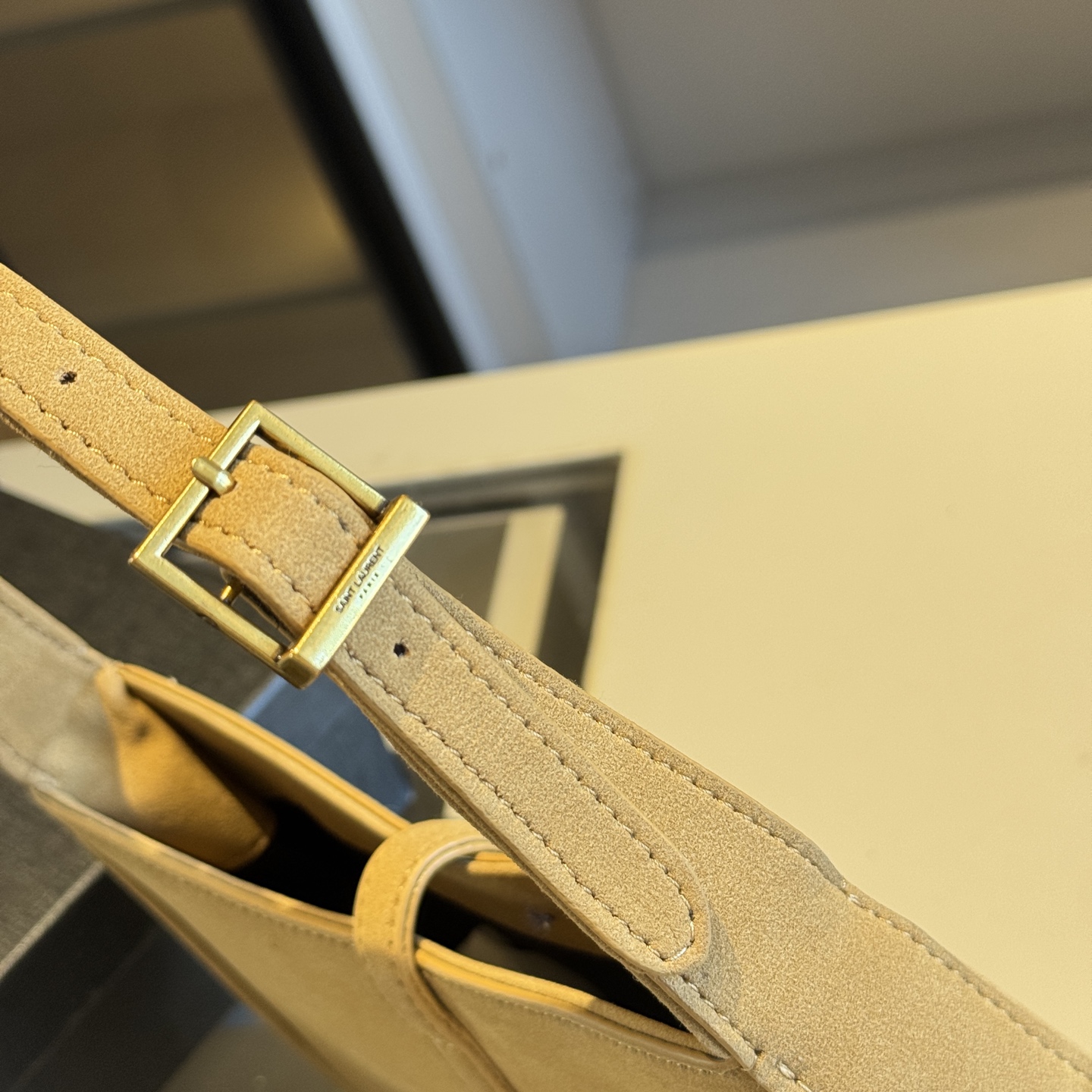 🅿️135✅新品推荐🔜 升级版🔥YSL圣罗兰专柜爆款hobo腋下包！麂皮系列！明星同款！到哪都是回头率👍专柜同款哦！品质堪比正品！进口皮料外出轻便实用！原版顶级五金！🎁原版礼盒包装（size：24*15*6）