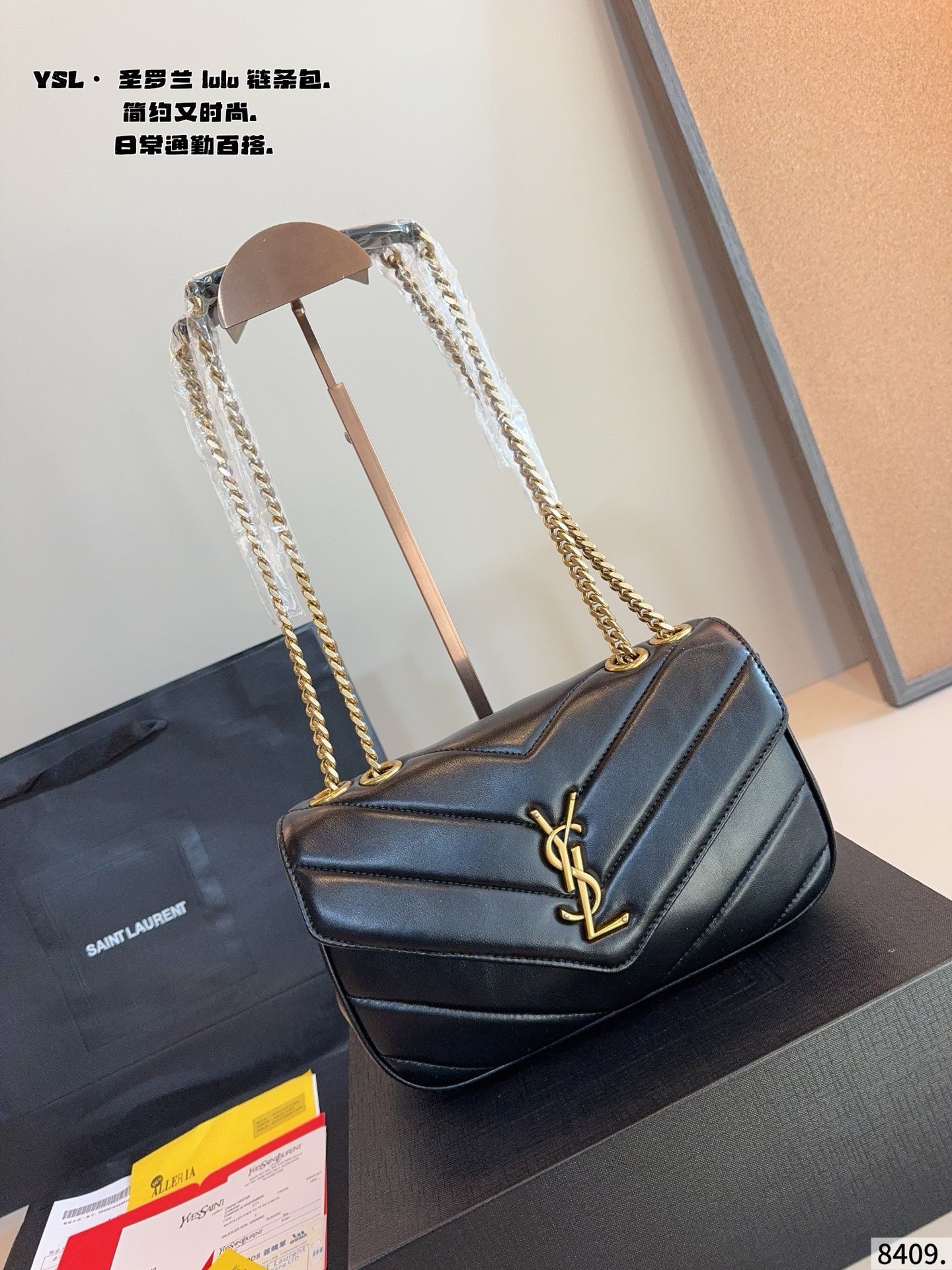 p160配礼盒🎁. YSL LouLou Puffer链条包 loulou今年专柜超火爆 柔软舒适胖乎乎的外形像拿着棉花糖颜值很高的一款呀! 实用性满分+复古范十足怎么搭配都好看又百搭自圣罗兰 尺寸:24*6*15cm