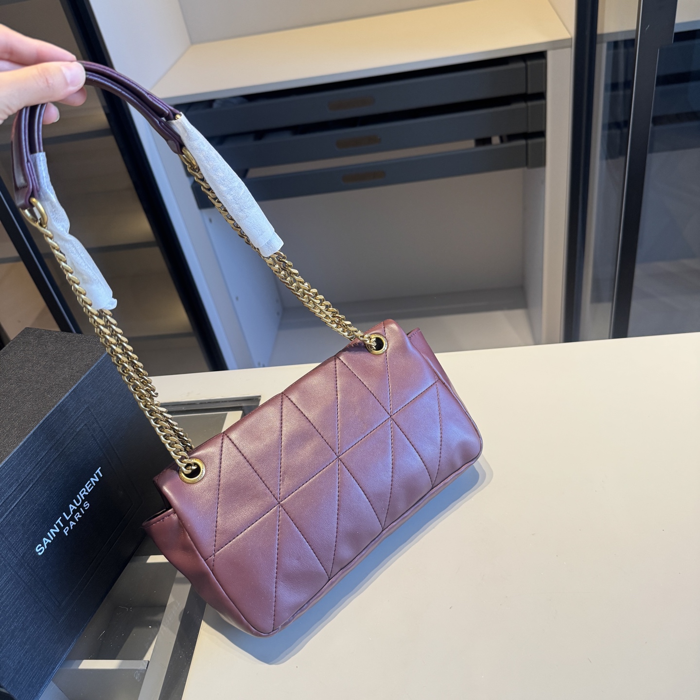 🅿️135✅新品推荐🔜 🔥YSL圣罗兰爆款jamie小号通勤包👍古力娜扎同款！链条包！大容量～非常实用[呲牙]走到哪都是回头率👍众多明星追捧的单品哦！超级有范儿！采用原版牛皮🐂五金都是原版材质哦！质感特别好👍品质堪比正品！上身效果超棒！🎁原版礼盒包装（size：25*14*6）