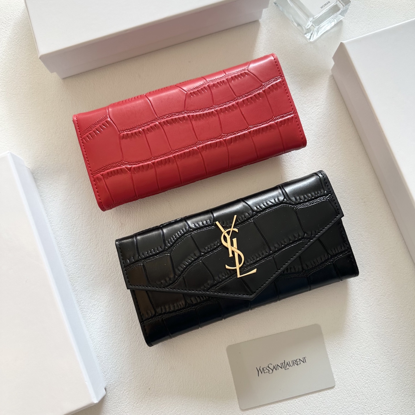 P95🎀🎀颜色 黑 土黄 红🎀尺寸 19x10🎀圣罗兰🆕款&hearts;️钱包💕进口小牛皮压花质感一流👍独一无二风格，实用内阁超美超时尚美女必备单品🔥