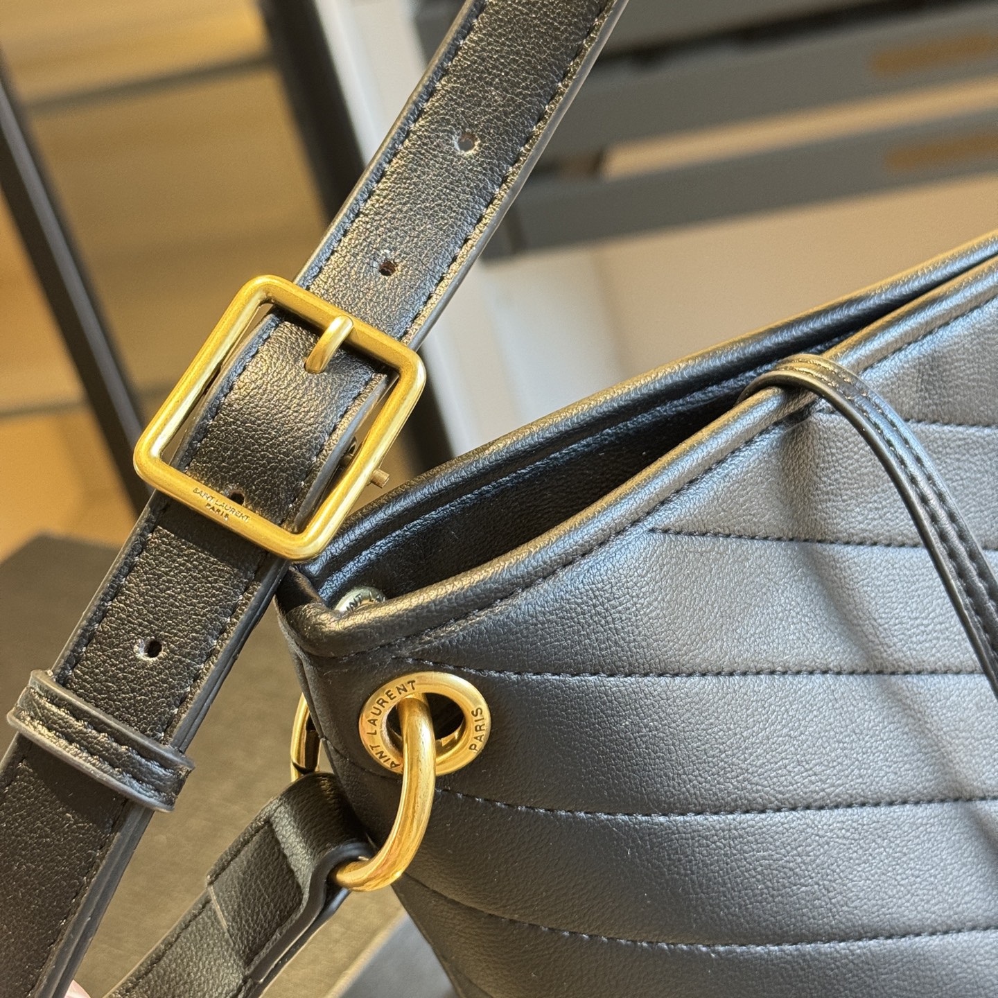 🅿️135✅新品推荐🔜 高端货🔥YSL圣罗兰新款NIKI水桶包👍配内胆小包‼️明星同款！大容量～非常实用[呲牙]走到哪都是回头率👍超级有范儿！采用原版皮料！五金都是原版材质哦！质感特别好👍品质堪比正品！上身效果超棒！原版礼盒包装🎁（size：24*30*10 上口31 小包21*12）