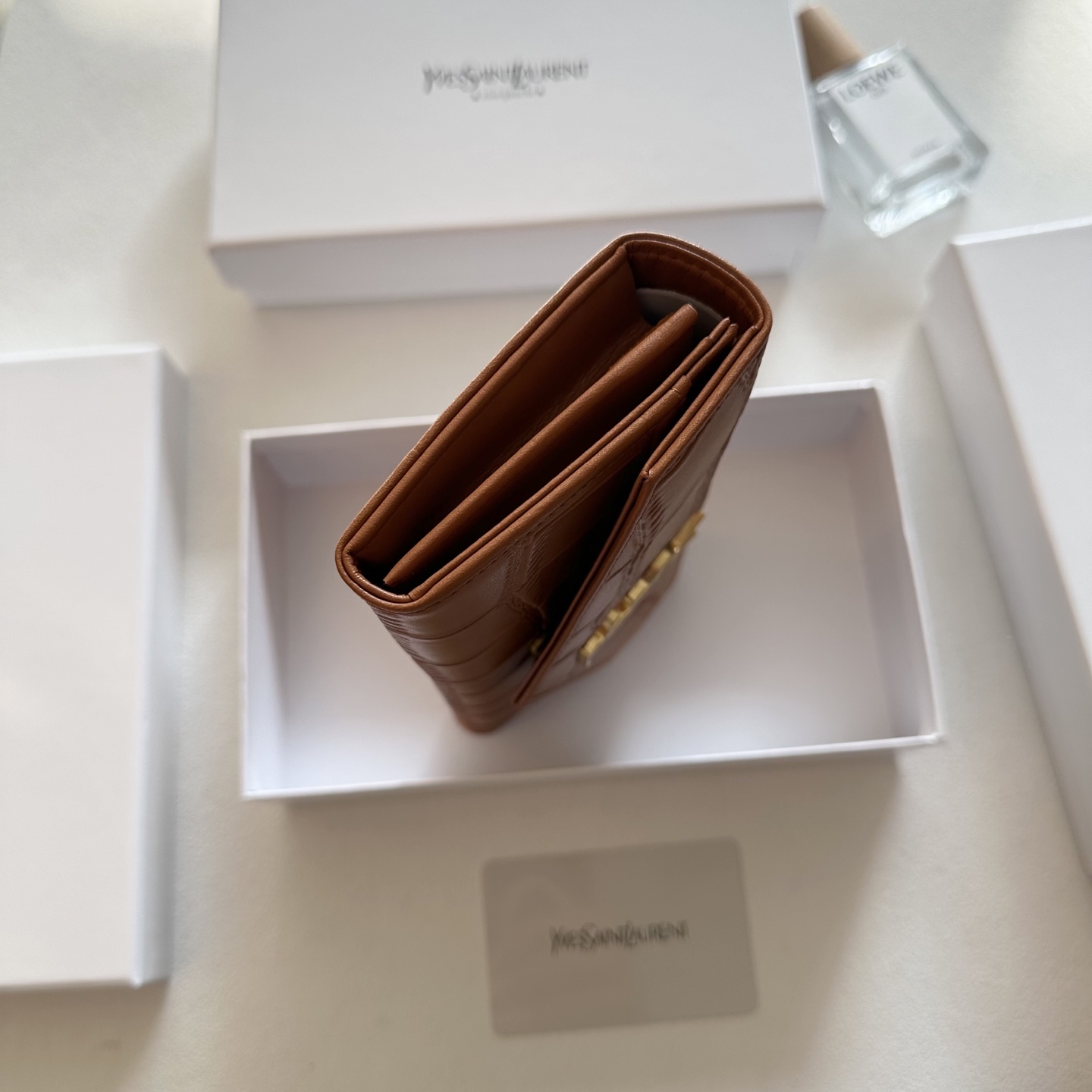 P95🎀🎀颜色 黑 土黄 红🎀尺寸 19x10🎀圣罗兰🆕款&hearts;️钱包💕进口小牛皮压花质感一流👍独一无二风格，实用内阁超美超时尚美女必备单品🔥