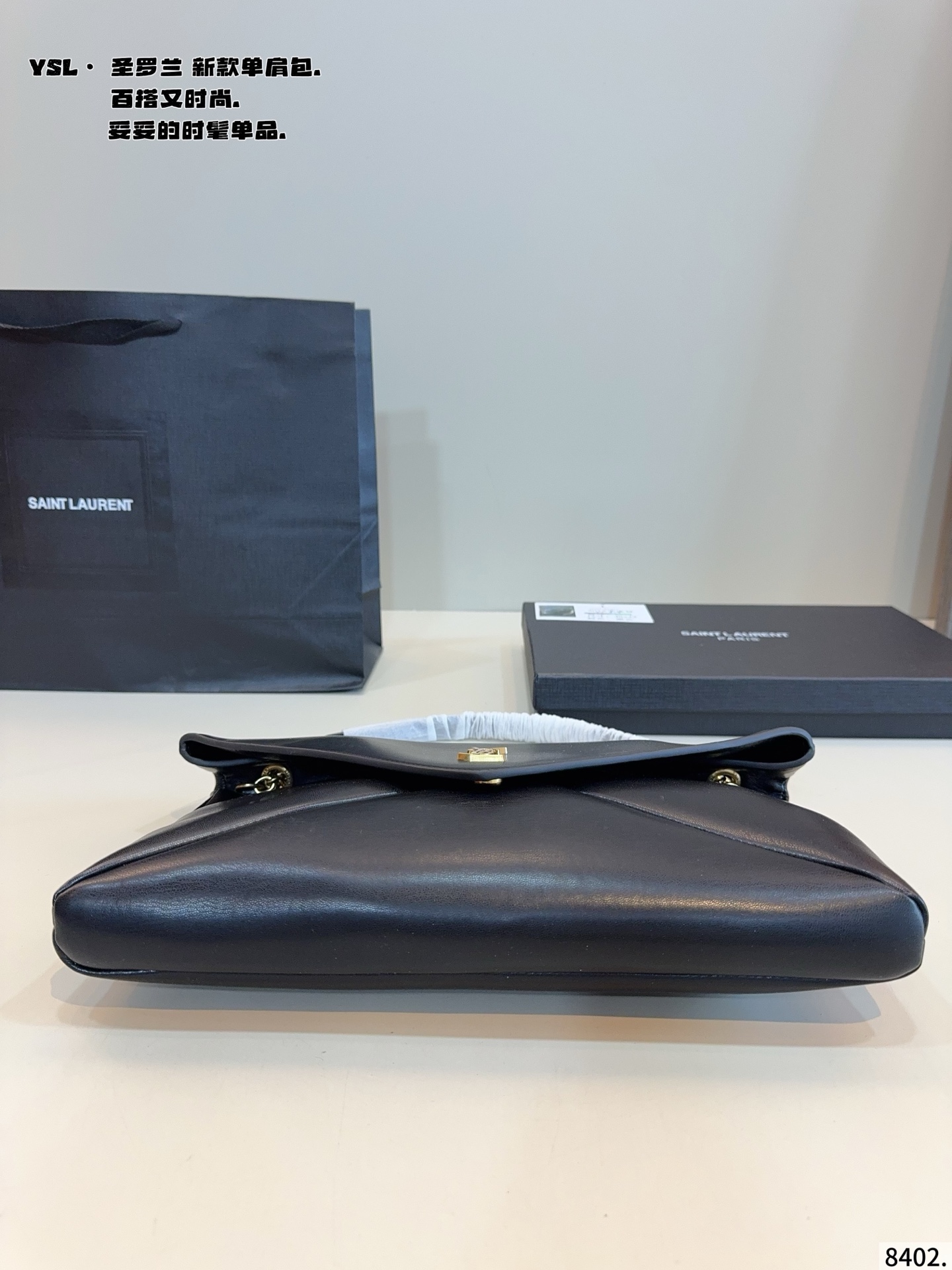 p155配礼盒🎁. YSL圣罗兰 25fw秋冬新款手拿包😍 优雅又大气 软软的小羊皮 手感一流[哇R] 容量更不用说 可以随便往里塞[赞R] 单肩 手拎都十分适配尺寸：34*3*20cm