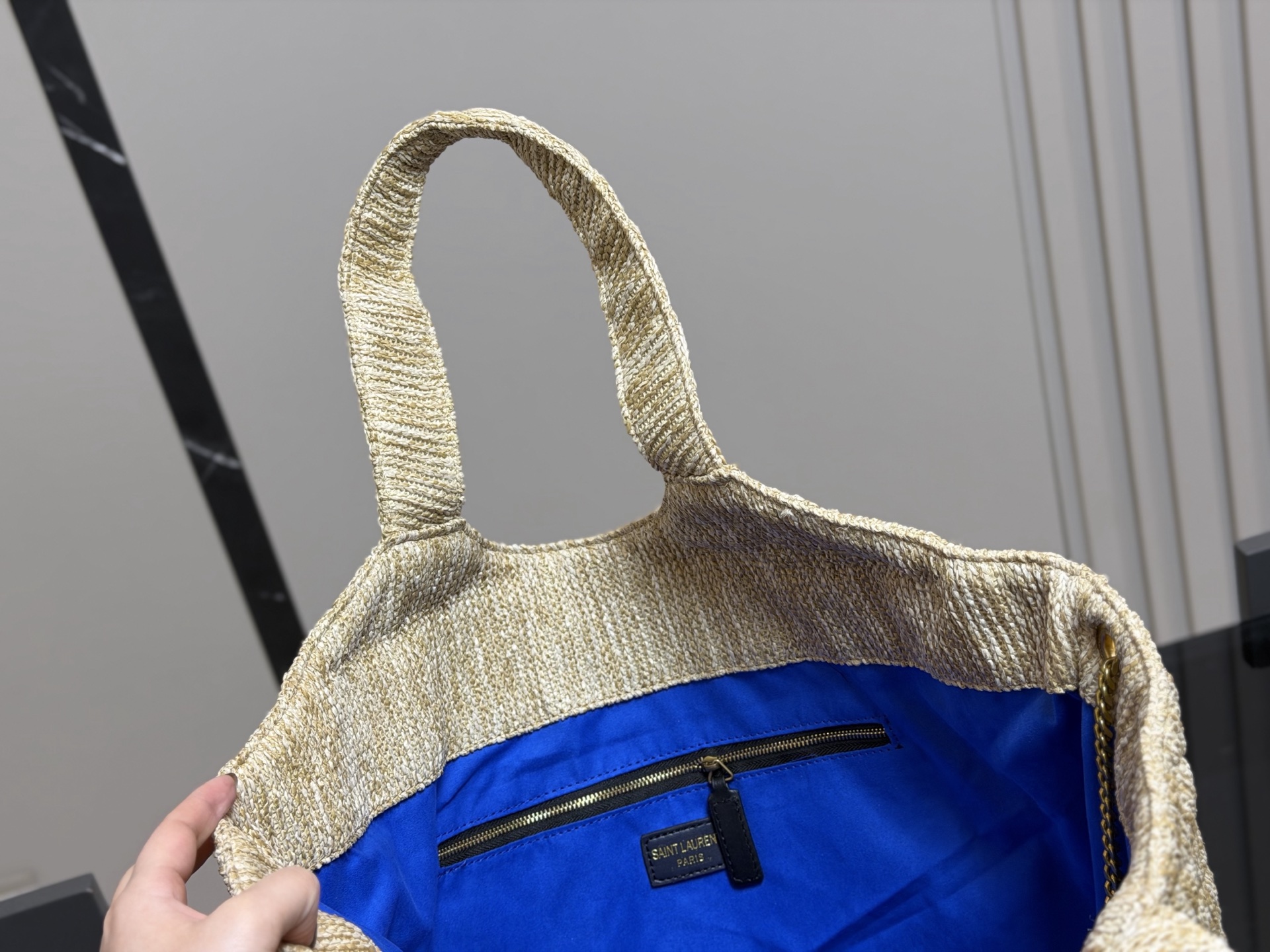 &yen;180 size：38*35cm 圣罗兰新款购物袋太可了吧 YSLGabv绗缝纹路购物袋 大tote感觉太温柔了吧! ⚠️原版大标