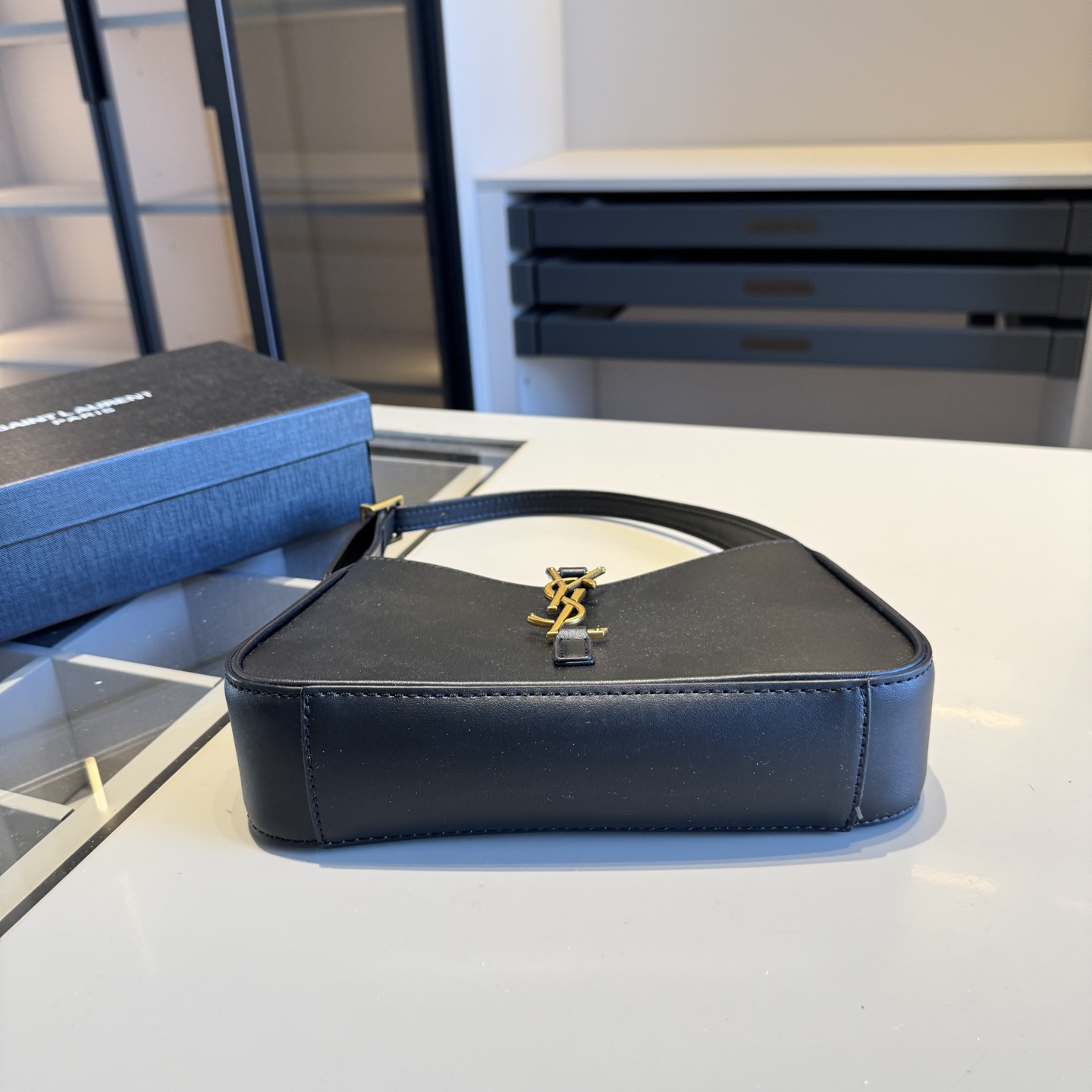 🅿️135✅新品推荐🔜 升级版🔥YSL圣罗兰专柜爆款hobo腋下包！明星同款！到哪都是回头率👍专柜同款哦！品质堪比正品！进口牛皮面料🐂外出轻便实用！原版顶级五金！🎁原版礼盒包装（size：24*15*6）