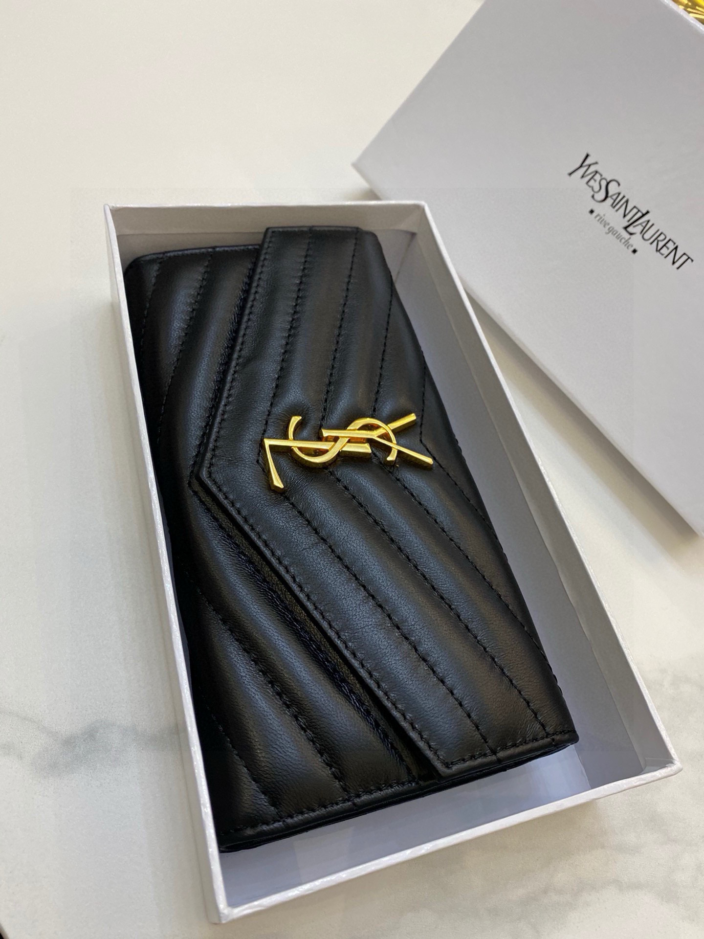 📢📢📢p100 3851 圣罗兰 专柜🔥爆款 女士钱包 两折款 💕顶级羊皮 1:1原单品质 简单百搭 大容量 💕超级美哦 💥 19 10