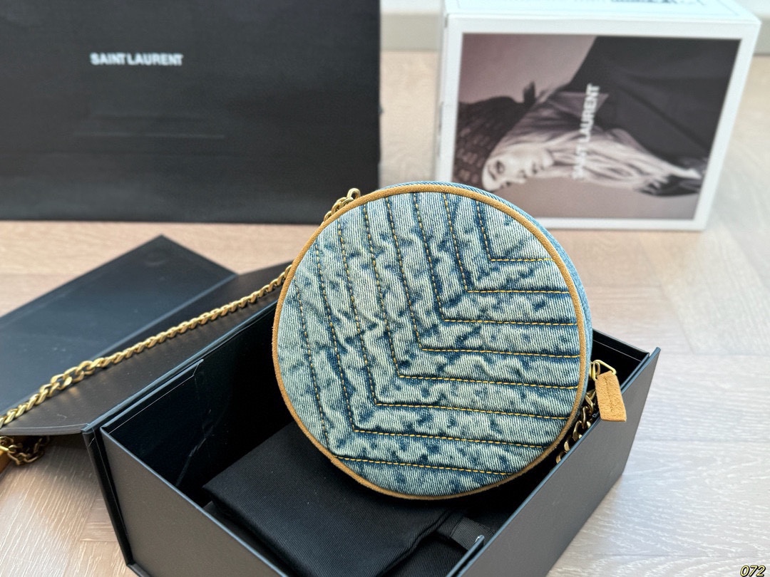 &yen;140飞机盒 Ysl 圣罗兰 圆饼包牛仔包 满满的设计感 非常知性优雅 超级高级的时尚单品 实物绝对惊艳到你 尺寸17 17