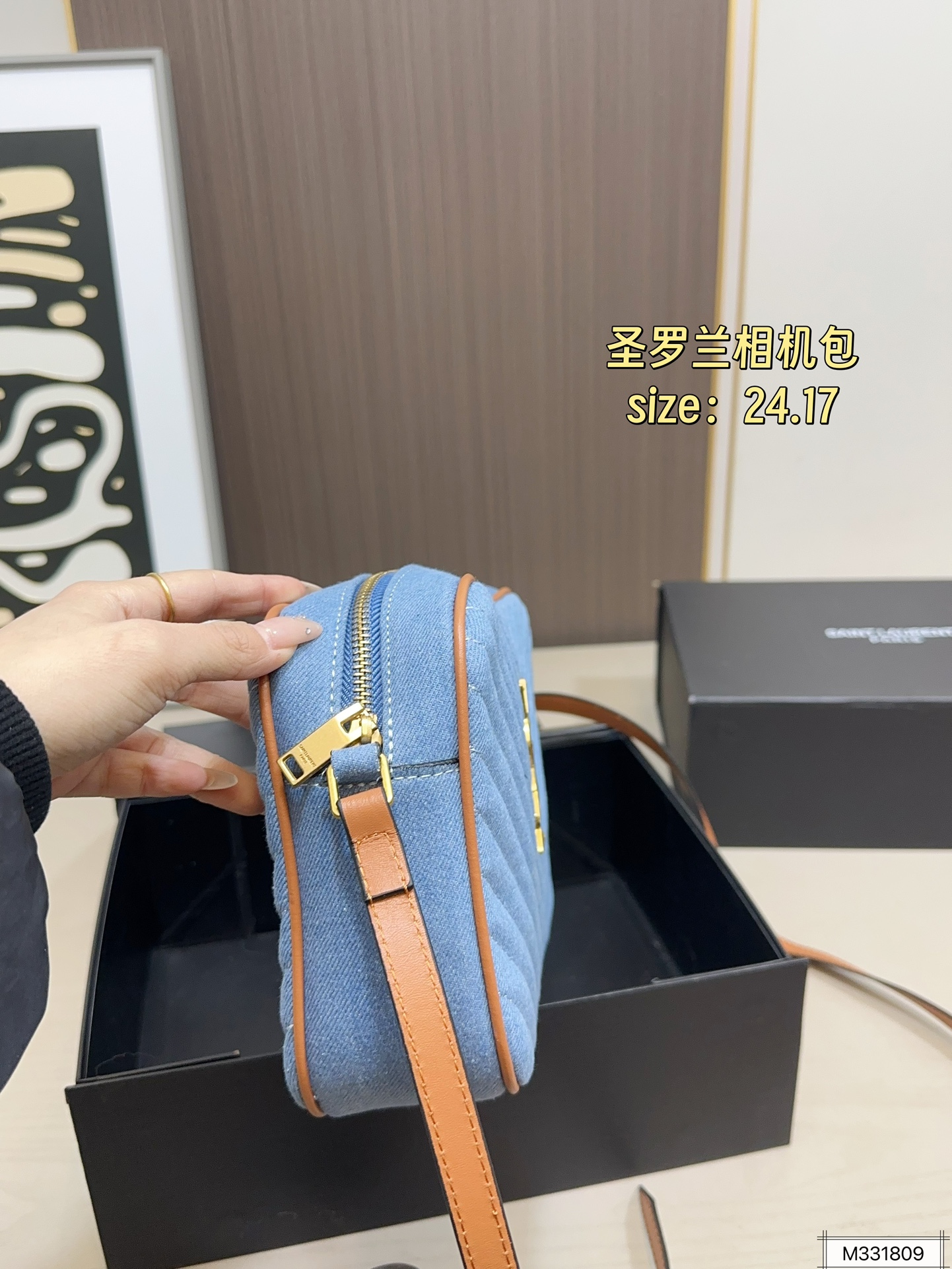 💰125 折叠盒 圣罗兰相机包 拥有无穷魅力 时尚感极强 五金十分抢眼 单肩/斜挎百搭各种服饰 尺寸：24 17