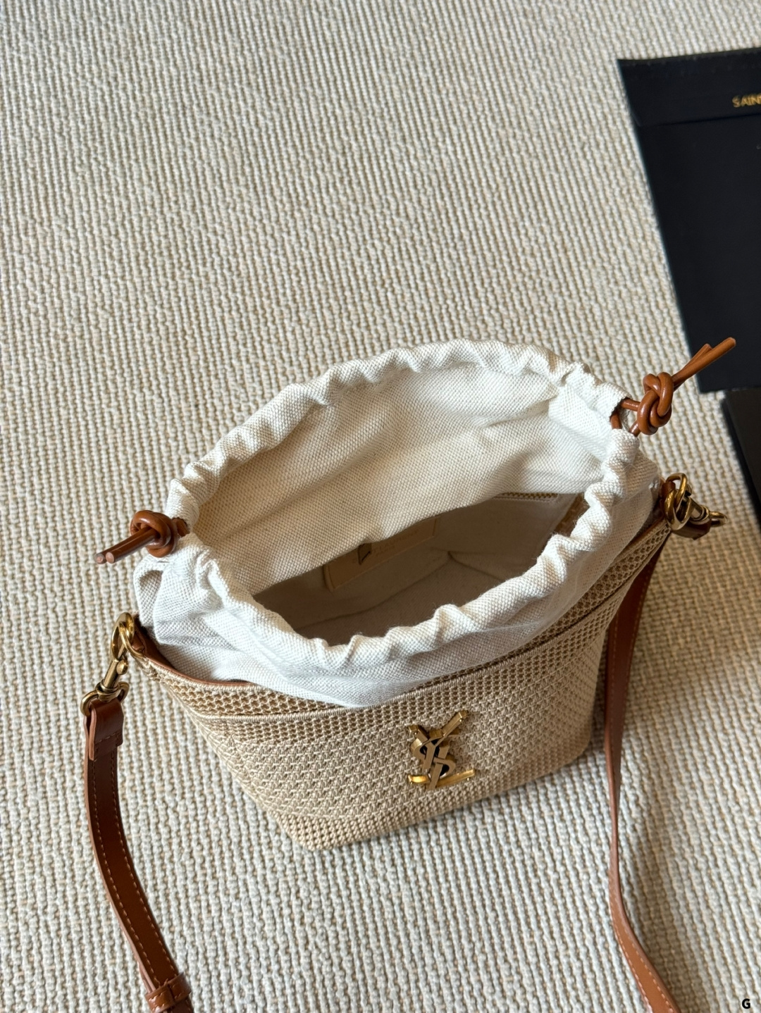 p205 YSL Oxalis拉菲草编织包 圣罗兰 YSL 草编托特包 夏天必备拉菲草单品 清清爽爽 简约时尚 通勤日常皆可的百搭神器 尺寸 13 15cm