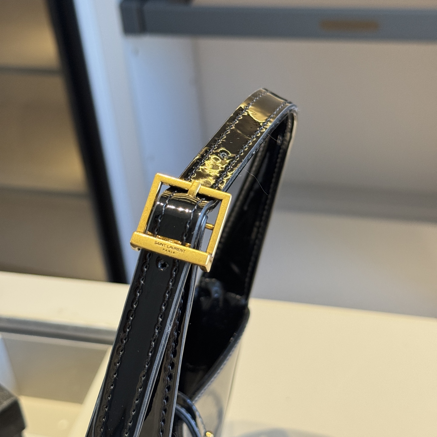 🅿️135✅新品推荐🔜 升级版🔥YSL圣罗兰专柜爆款hobo腋下包！漆皮系列！明星同款！到哪都是回头率👍专柜同款哦！品质堪比正品！进口牛皮面料🐂外出轻便实用！原版顶级五金！🎁原版礼盒包装（size：24*15*6）