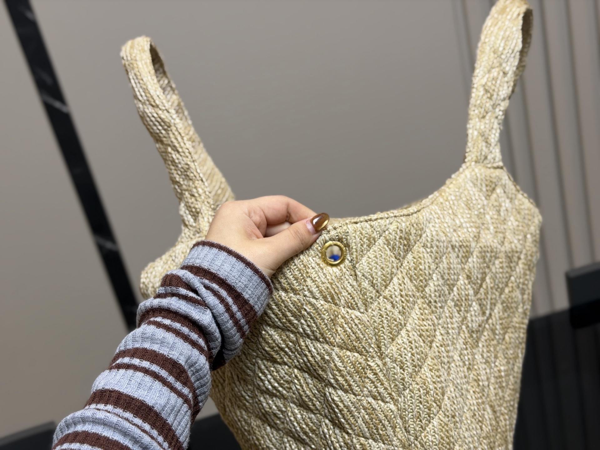 &yen;180 size：38*35cm 圣罗兰新款购物袋太可了吧 YSLGabv绗缝纹路购物袋 大tote感觉太温柔了吧! ⚠️原版大标