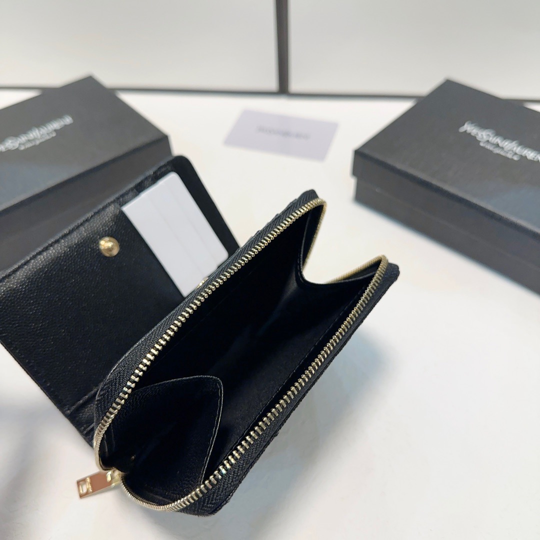 P90🎀🎀颜色 黑金 黑银 黑黑🎀尺寸 10x9🎀圣罗兰爆款牛皮小钱包🔥款式经典做工精细耐磨耐用手感极佳❤️原版内阁卡钞分离