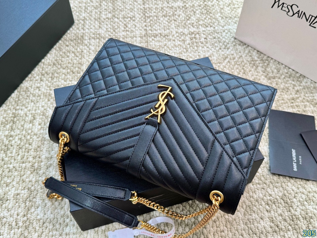 大号&yen;155折叠盒 圣罗兰YSL Envelope信封包 简约才是百搭公式。 复古又时髦，妥妥的街拍神器。 出街通勤都可。 容量很大，可肩背、斜挎。 搭配很显高级感。 是帅气女孩不可缺少的一款经典存在。 尺寸大号31 21