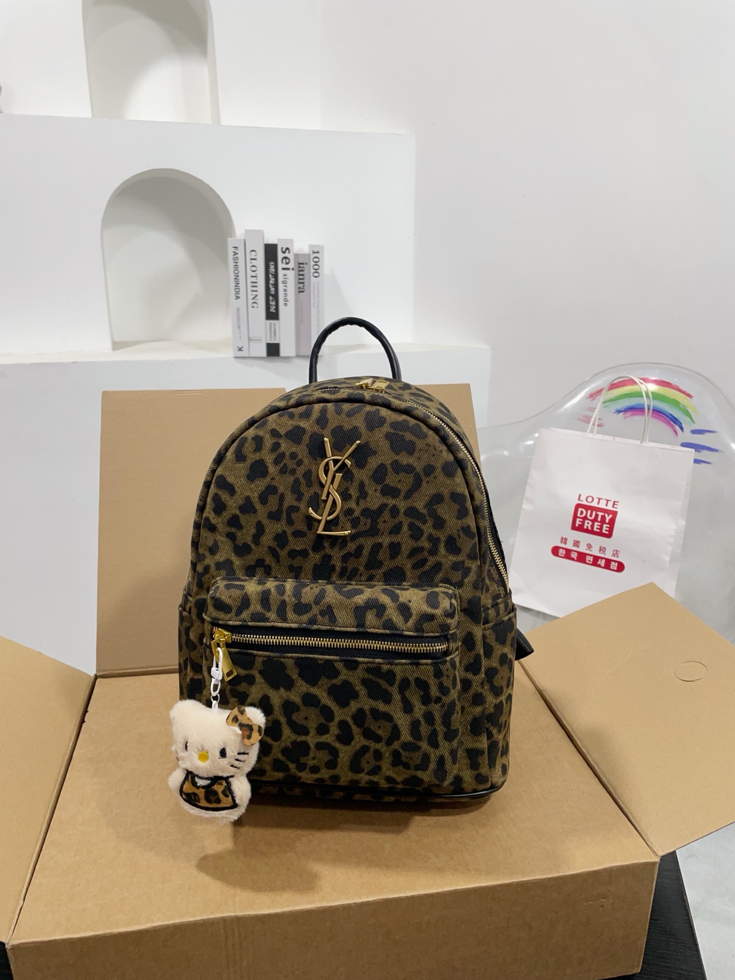 💰P150赠送挂件 圣罗兰双肩包 简单百搭 颜值高 日常出街首选 潮酷时尚女孩必入款 尺寸:26 31