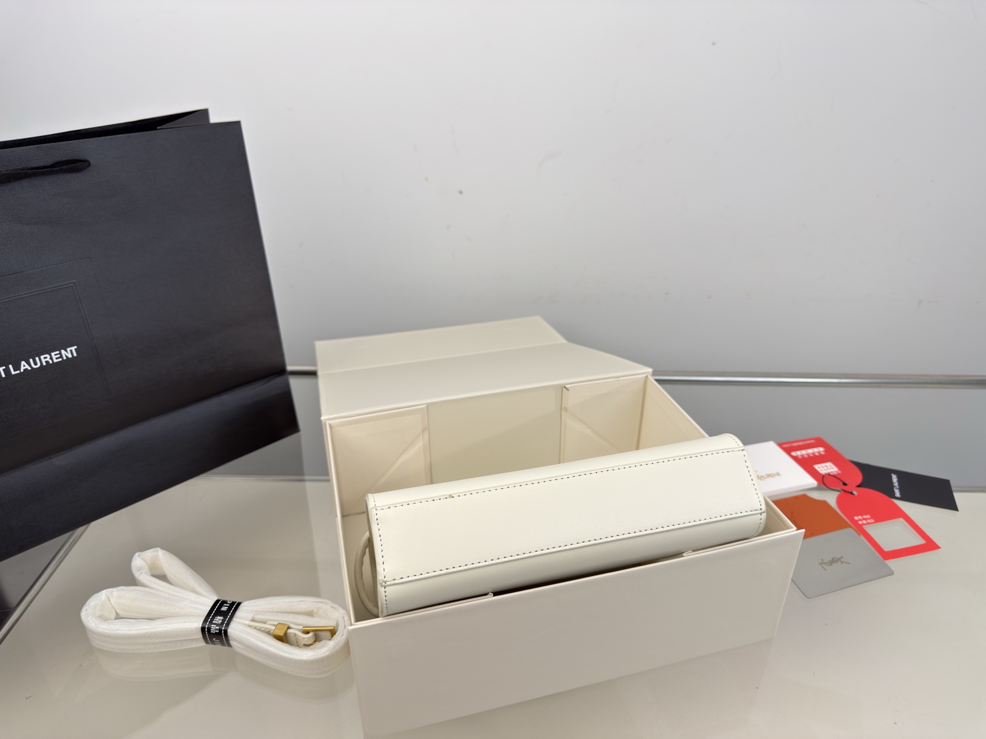 （飞机盒折叠盒⚠️）p195 圣罗兰 曼哈顿单肩包 又酷又飒低调的奢华 可盐可甜 极致美感 绝美女孩就是你 尺寸:24.17cm