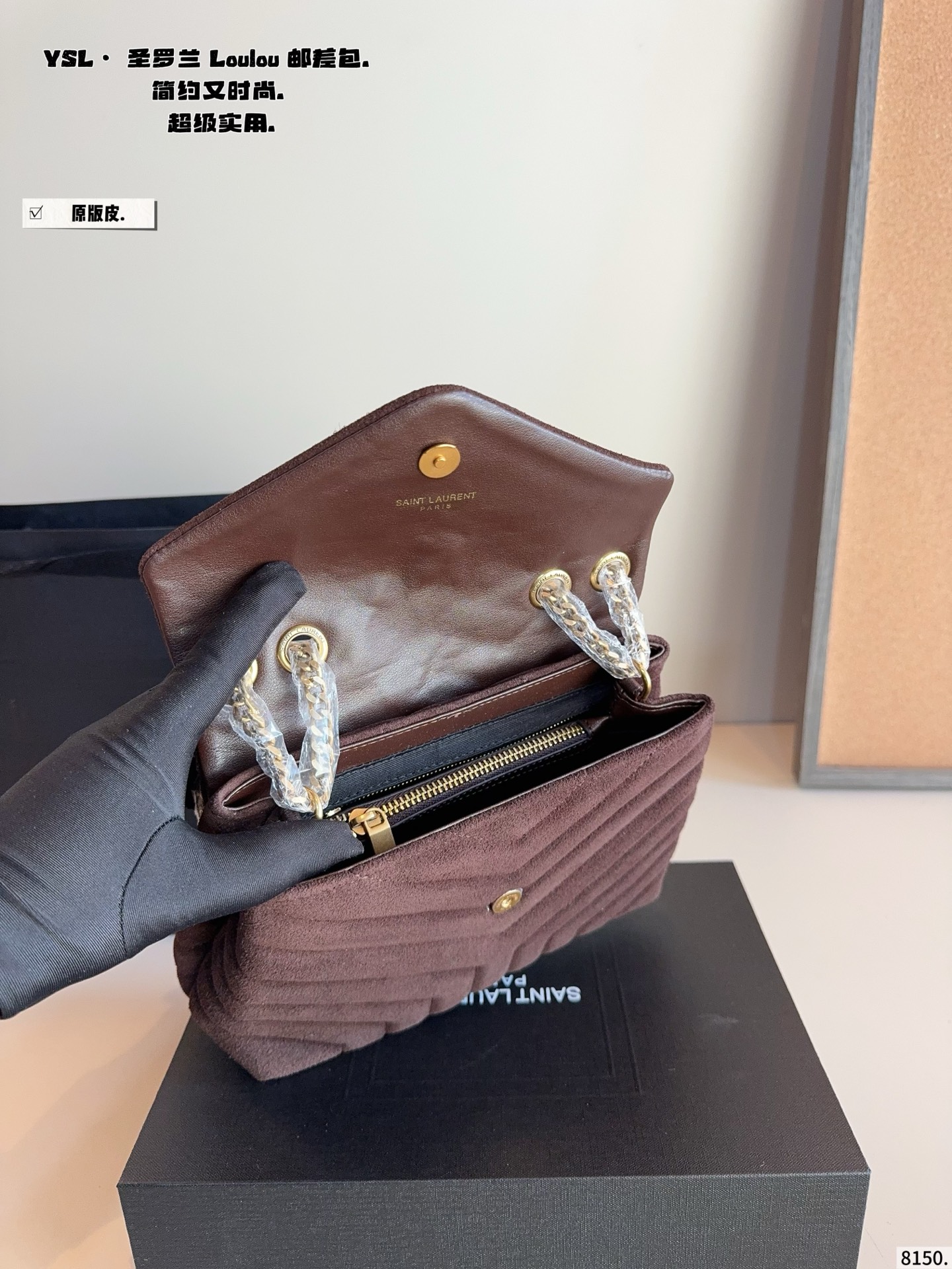 p225纯皮 YSL LouLou Puffer枕头包 loulou今年专柜超火爆 柔软舒适胖乎乎的外形像拿着棉花糖颜值很高的一款呀! 实用性满分+复古范十足怎么搭配都好看又百搭自圣罗兰 尺寸：23*8*16cm