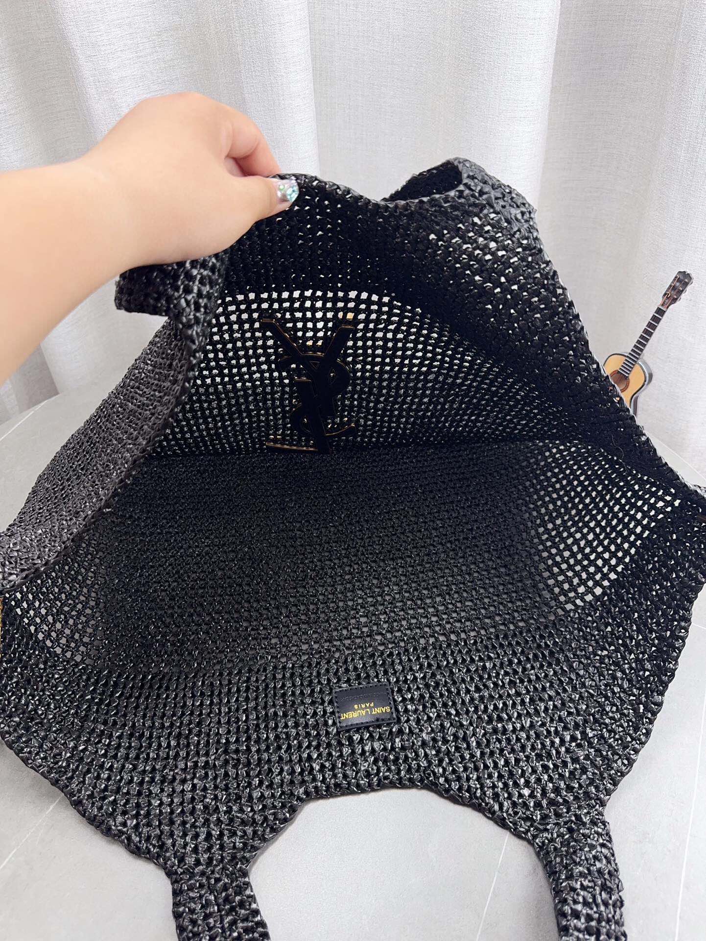 原单品质 YSL圣罗兰拉菲草编织购物袋 夏天背的包包真的太可爱了，背上一整个慵懒风 夏季沙滩腋下包 旅行拍照真的很nice哦 每个小仙女夏季都应有一个草编购物袋菜篮子 包包哦 尺寸40*39cm p295