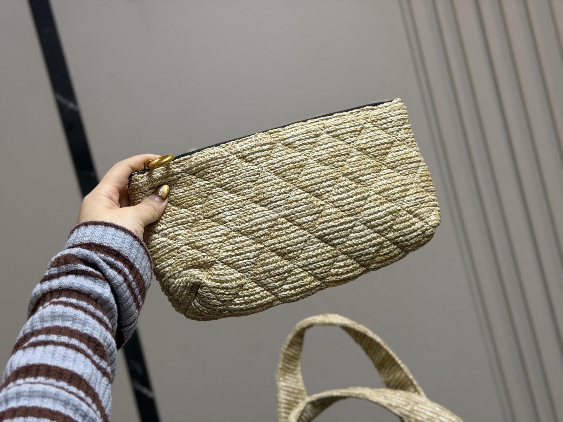 &yen;180 size：38*35cm 圣罗兰新款购物袋太可了吧 YSLGabv绗缝纹路购物袋 大tote感觉太温柔了吧! ⚠️原版大标