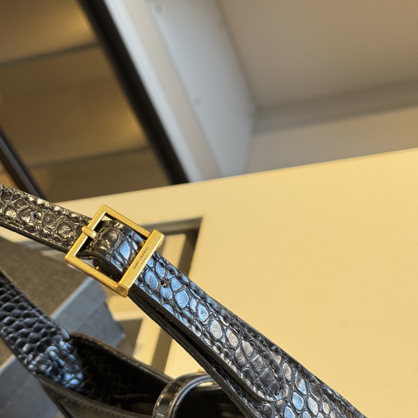 🅿️135✅新品推荐🔜 升级版🔥YSL圣罗兰专柜爆款hobo腋下包！鱼纹系列🐊明星同款！到哪都是回头率👍专柜同款哦！品质堪比正品！进口牛皮面料🐂外出轻便实用！原版顶级五金！🎁原版礼盒包装（size：24*15*6）