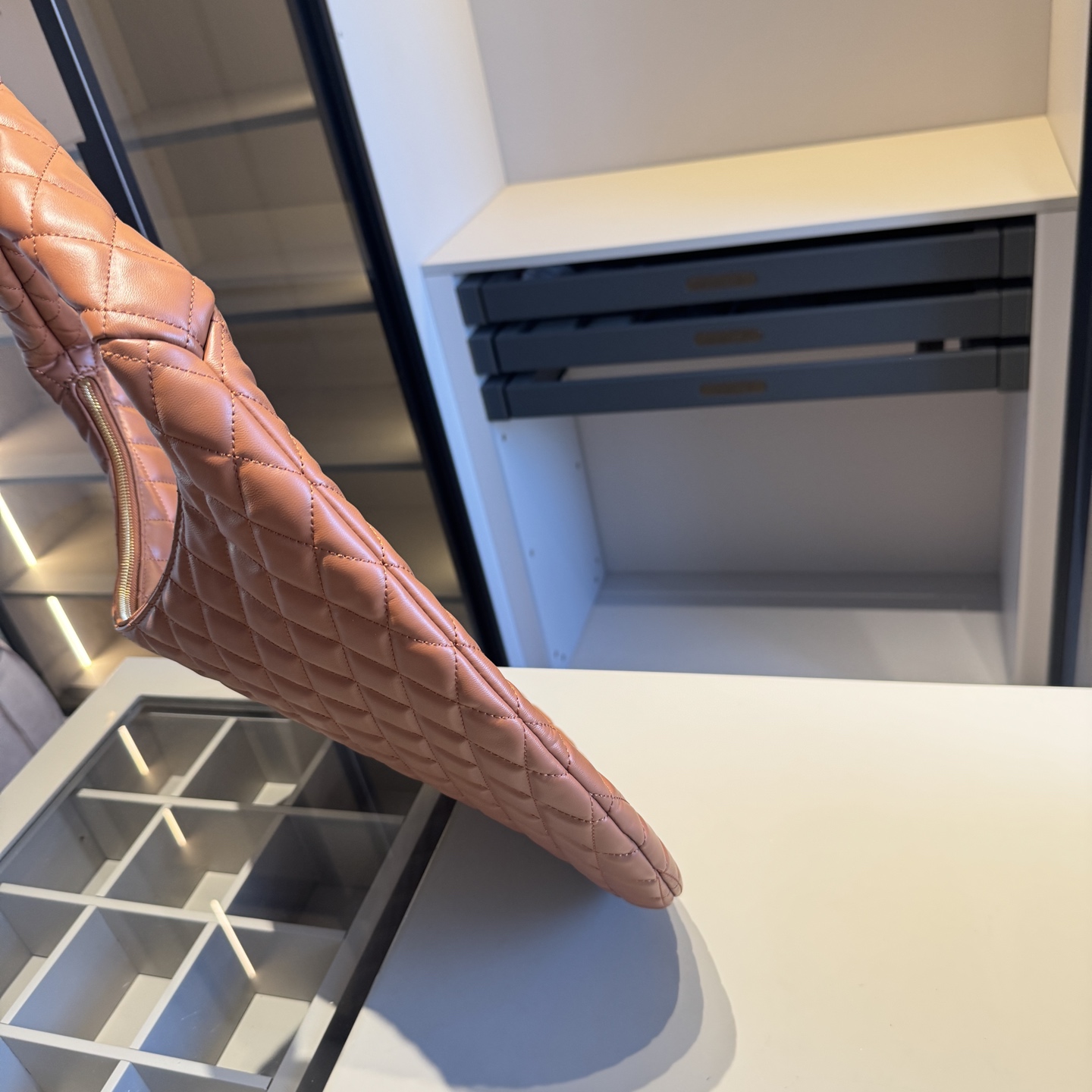 🅿️160✅新品推荐🔜 🔥YSL圣罗兰专柜新款Lcare hobo 腋下包👍这款包超！级！火！👍各大明星追捧的爆款～采用原版五金配件！经典logo！顶级做工！面料采用牛皮面料！超大容量！堪比专柜品质（size：44*34）