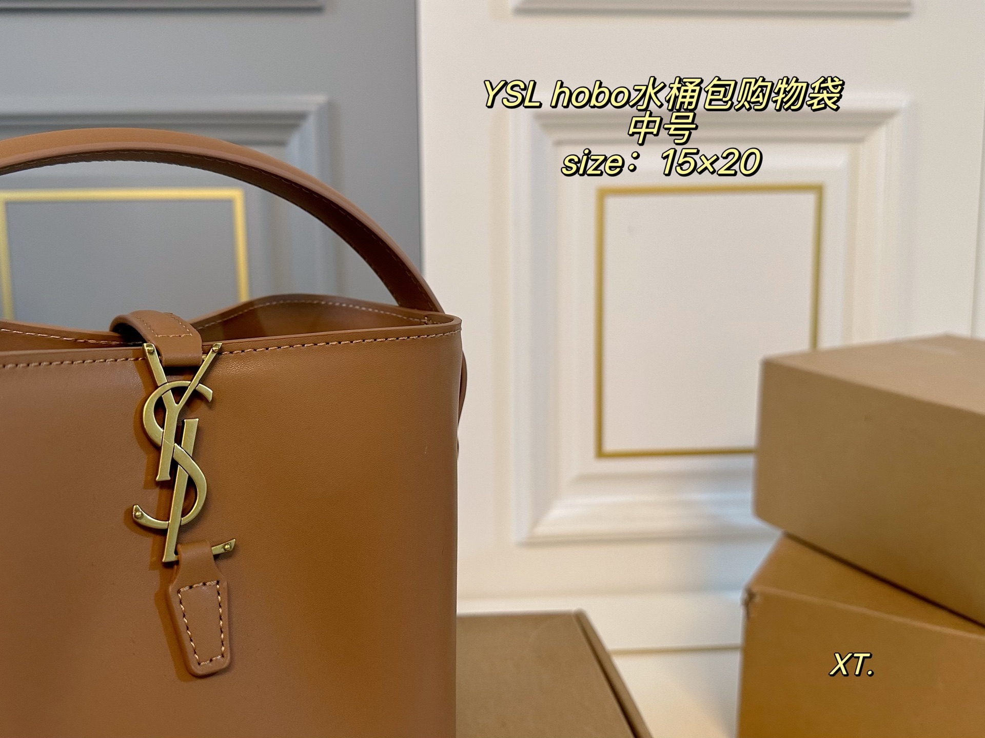 P205 中号（飞机盒） size：15&times;20中号 YSL 圣罗兰hobo水桶包购物袋💕 包身简约设计，手感质感超👍 超级显档次，容量超大～ 单肩手提都不是问题，包内配卡包➕镜子 洋气美妞/街拍人，时尚潮女必备❗️