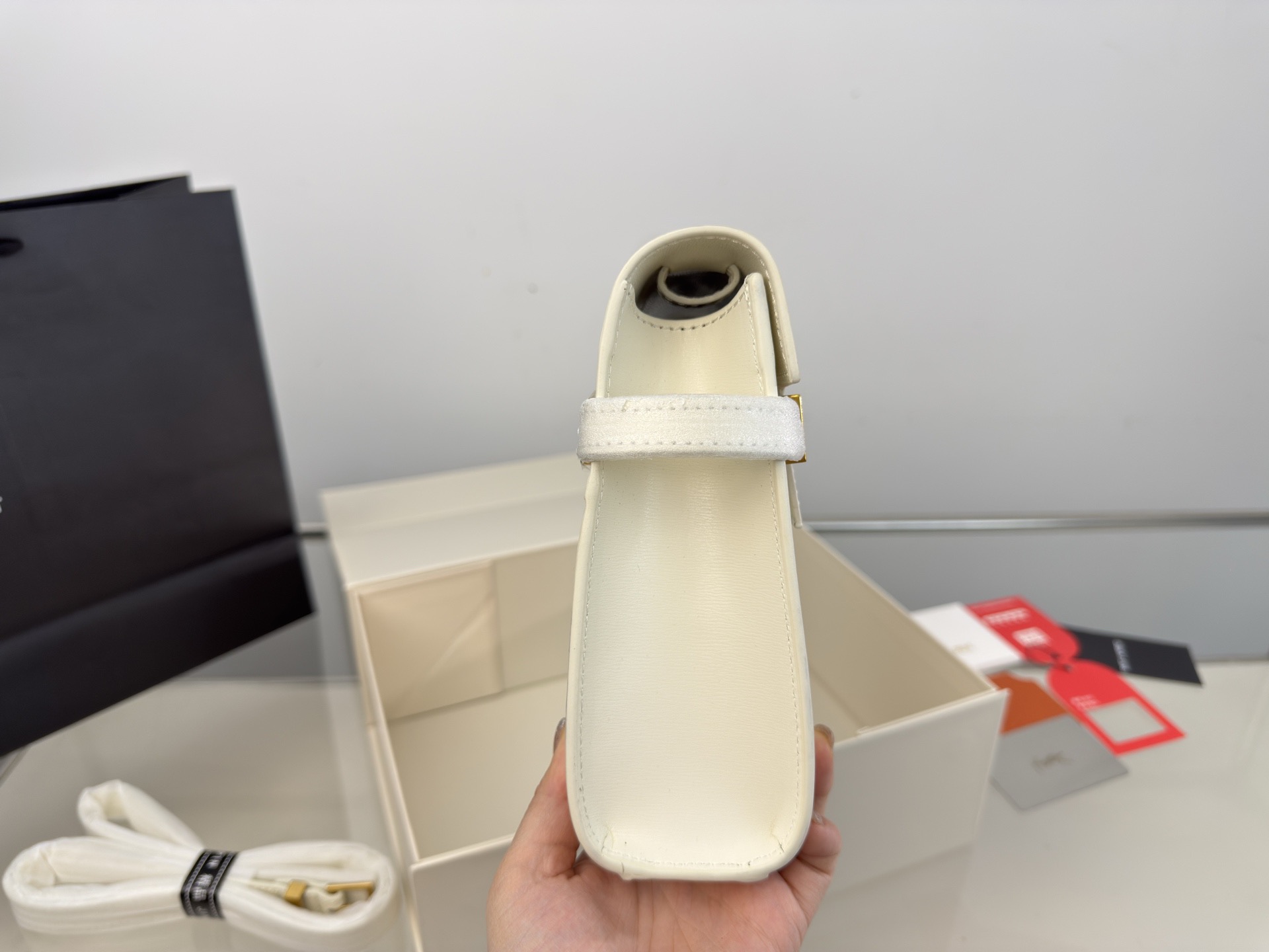 （飞机盒折叠盒⚠️）p195 圣罗兰 曼哈顿单肩包 又酷又飒低调的奢华 可盐可甜 极致美感 绝美女孩就是你 尺寸:24.17cm