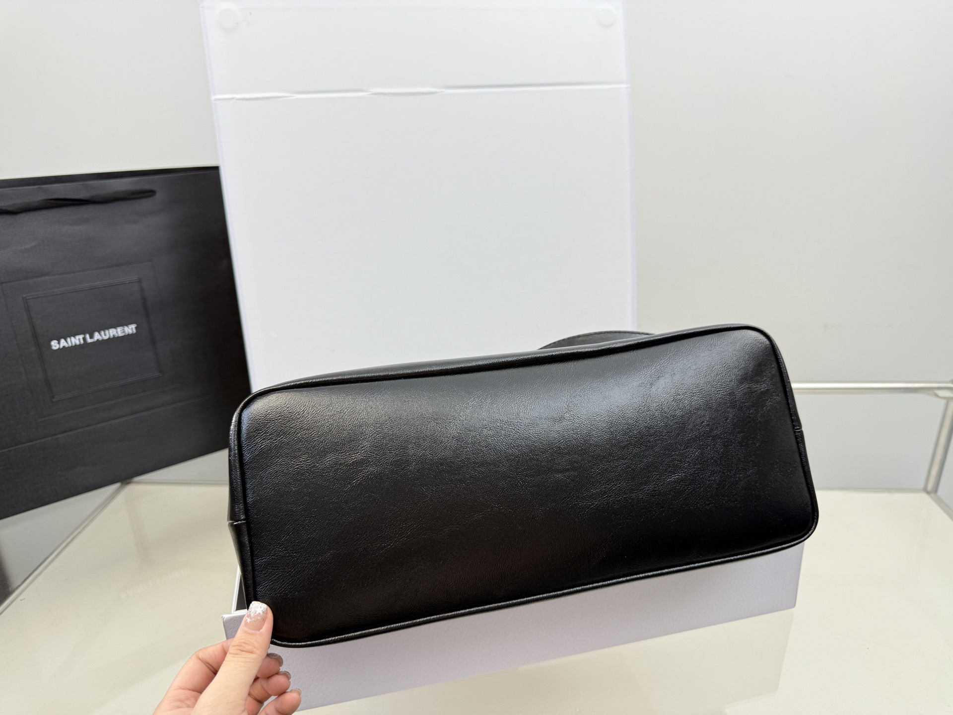 （无盒⚠️）p175 圣罗兰油蜡皮黑银hobo腋下包购物袋酷酷女孩的本命包包！出门逛街旅游随便背size：36*36cm