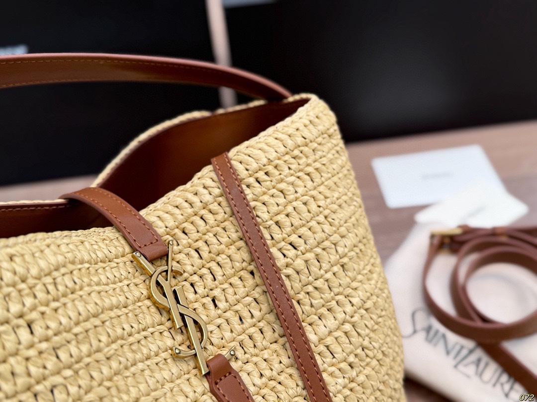 &yen;250配皮折叠盒 圣罗兰YSL草编托特包 满满的夏日氛围感 复古优雅 满满的高级感 大小适中 容量感人 尺寸22 22