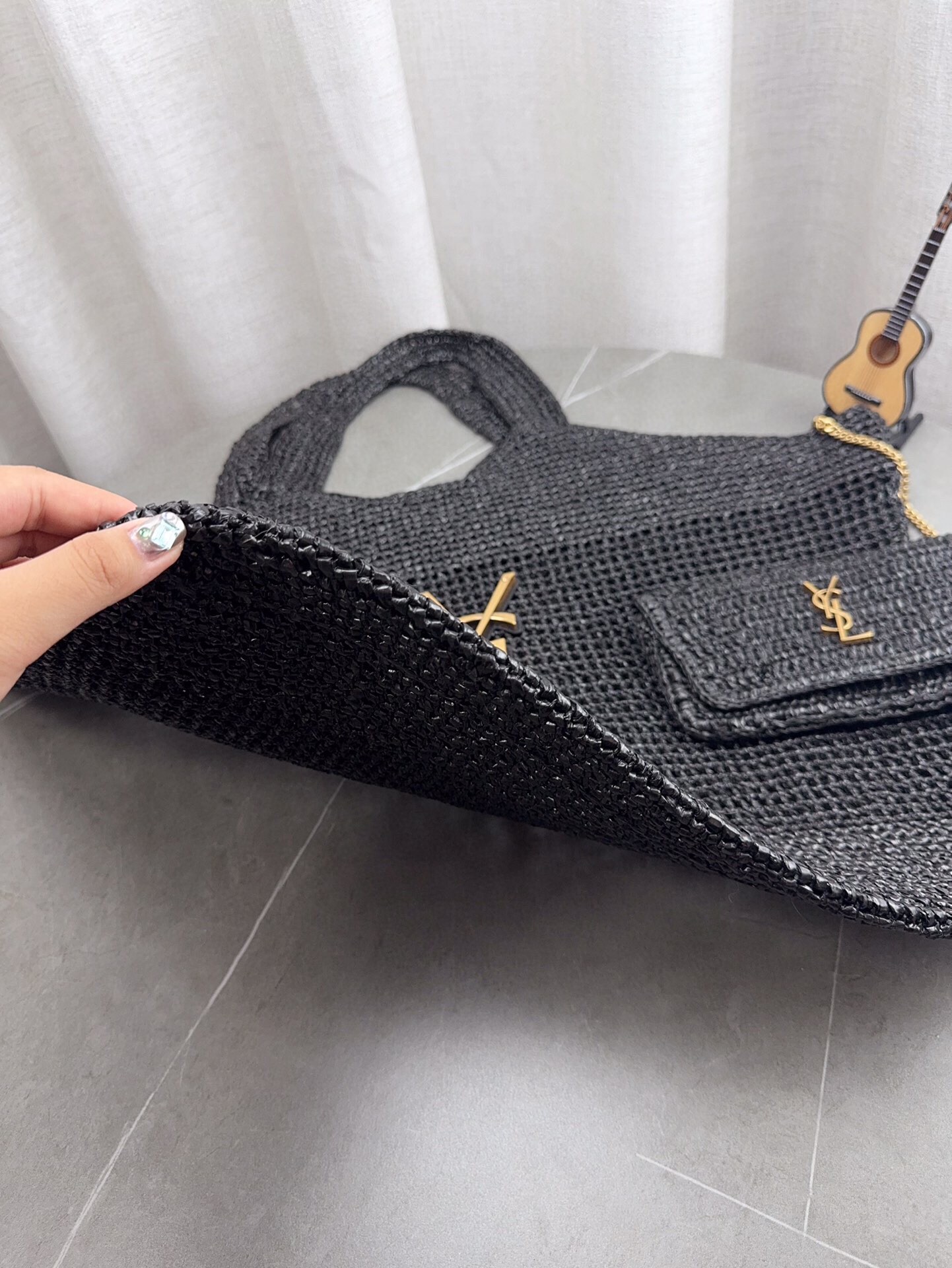 原单品质 YSL圣罗兰拉菲草编织购物袋 夏天背的包包真的太可爱了，背上一整个慵懒风 夏季沙滩腋下包 旅行拍照真的很nice哦 每个小仙女夏季都应有一个草编购物袋菜篮子 包包哦 尺寸40*39cm p295