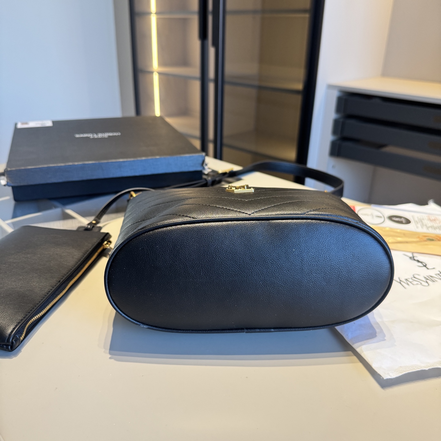 🅿️135✅新品推荐🔜 高端货🔥YSL圣罗兰新款NIKI水桶包👍配内胆小包‼️明星同款！大容量～非常实用[呲牙]走到哪都是回头率👍超级有范儿！采用原版皮料！五金都是原版材质哦！质感特别好👍品质堪比正品！上身效果超棒！原版礼盒包装🎁（size：24*30*10 上口31 小包21*12）