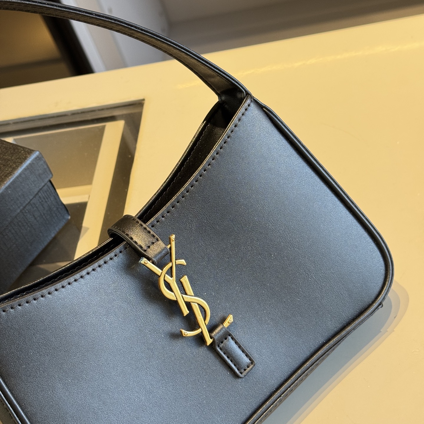 🅿️135✅新品推荐🔜 升级版🔥YSL圣罗兰专柜爆款hobo腋下包！明星同款！到哪都是回头率👍专柜同款哦！品质堪比正品！进口牛皮面料🐂外出轻便实用！原版顶级五金！🎁原版礼盒包装（size：24*15*6）