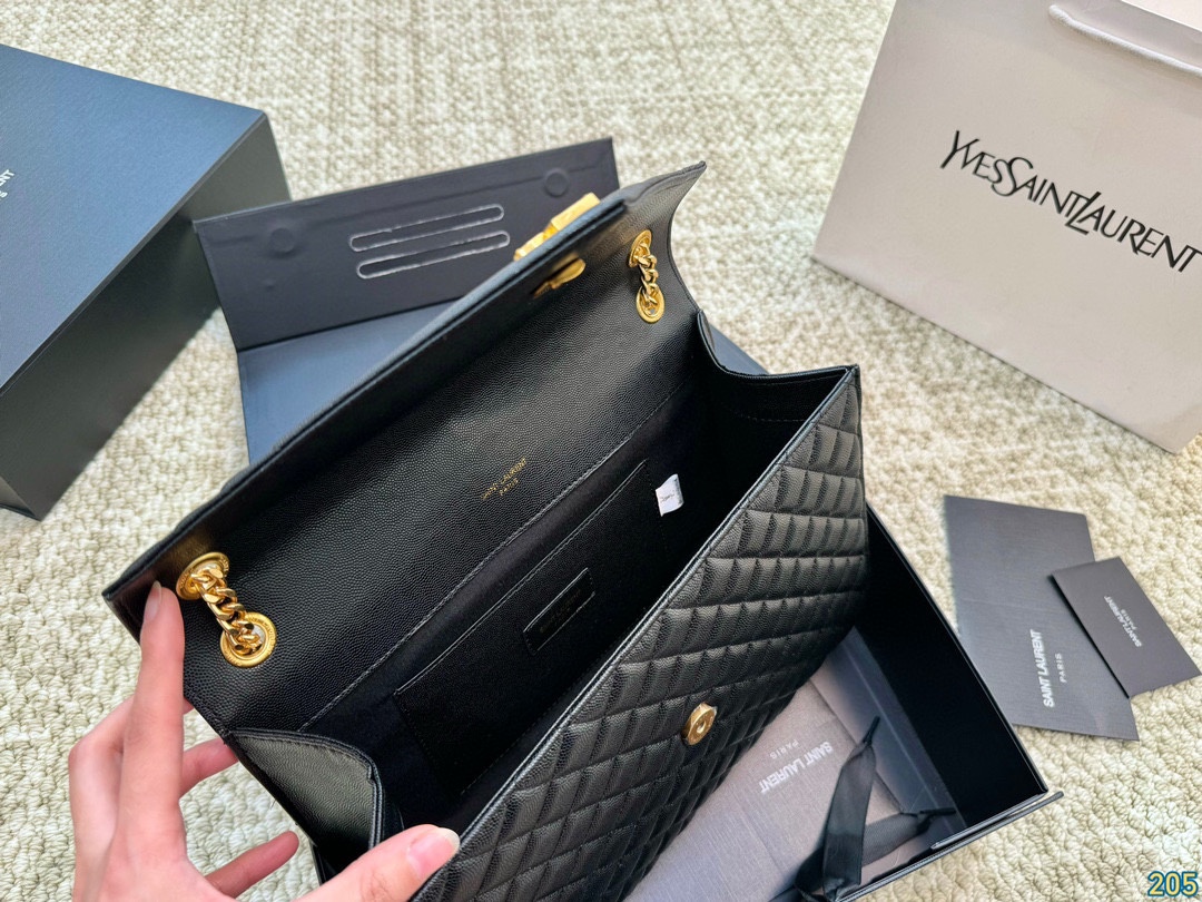 大号&yen;155折叠盒 圣罗兰YSL Envelope信封包 简约才是百搭公式。 复古又时髦，妥妥的街拍神器。 出街通勤都可。 容量很大，可肩背、斜挎。 搭配很显高级感。 是帅气女孩不可缺少的一款经典存在。 尺寸大号31 21