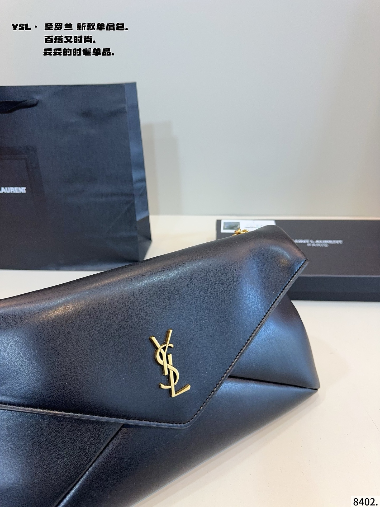 p155配礼盒🎁. YSL圣罗兰 25fw秋冬新款手拿包😍 优雅又大气 软软的小羊皮 手感一流[哇R] 容量更不用说 可以随便往里塞[赞R] 单肩 手拎都十分适配尺寸：34*3*20cm