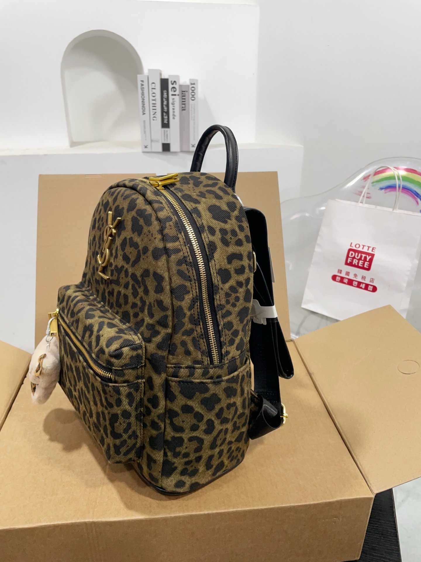 💰P150赠送挂件 圣罗兰双肩包 简单百搭 颜值高 日常出街首选 潮酷时尚女孩必入款 尺寸:26 31