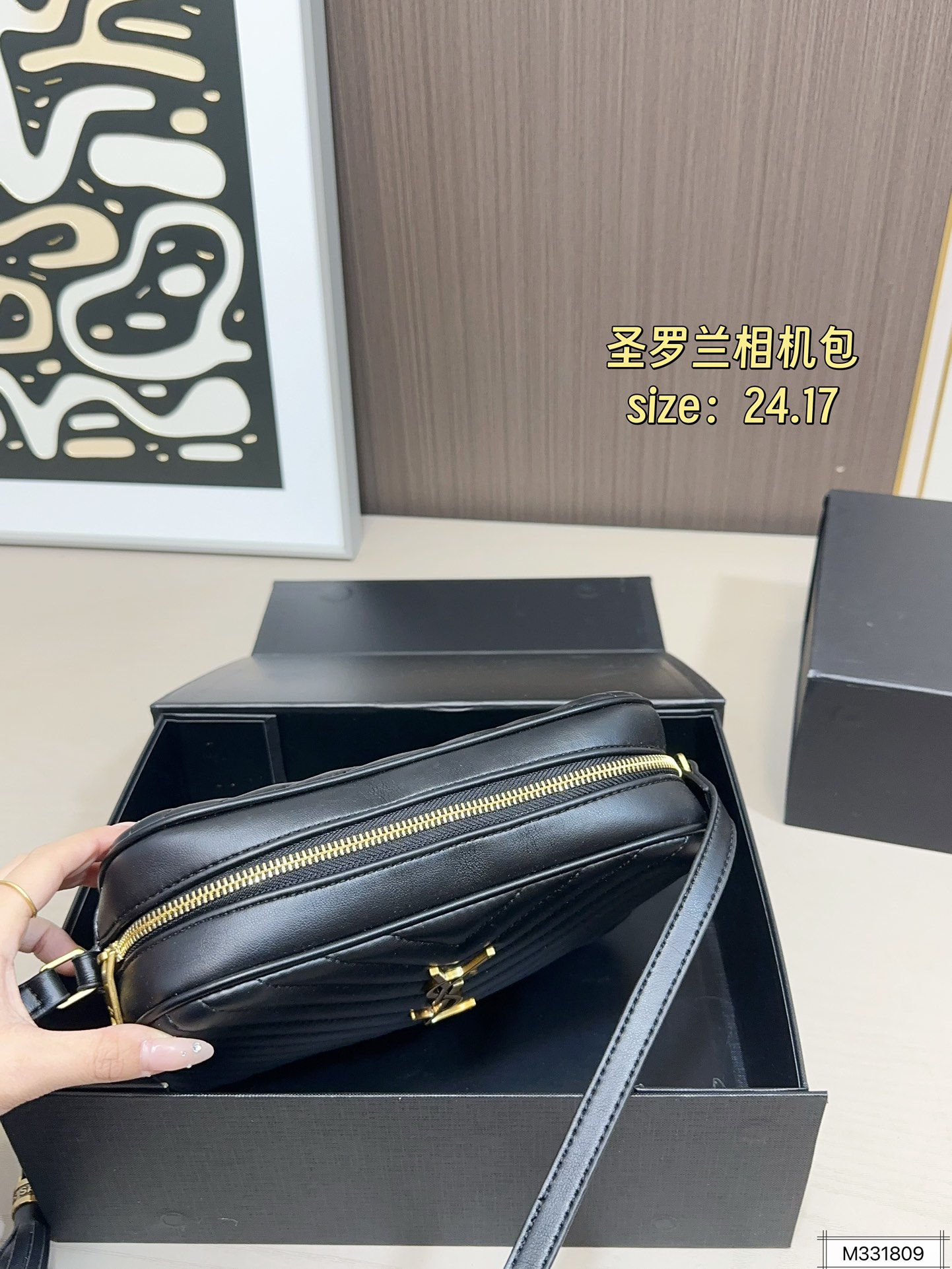 💰125 折叠盒 圣罗兰相机包 拥有无穷魅力 时尚感极强 五金十分抢眼 单肩/斜挎百搭各种服饰 尺寸:24 17