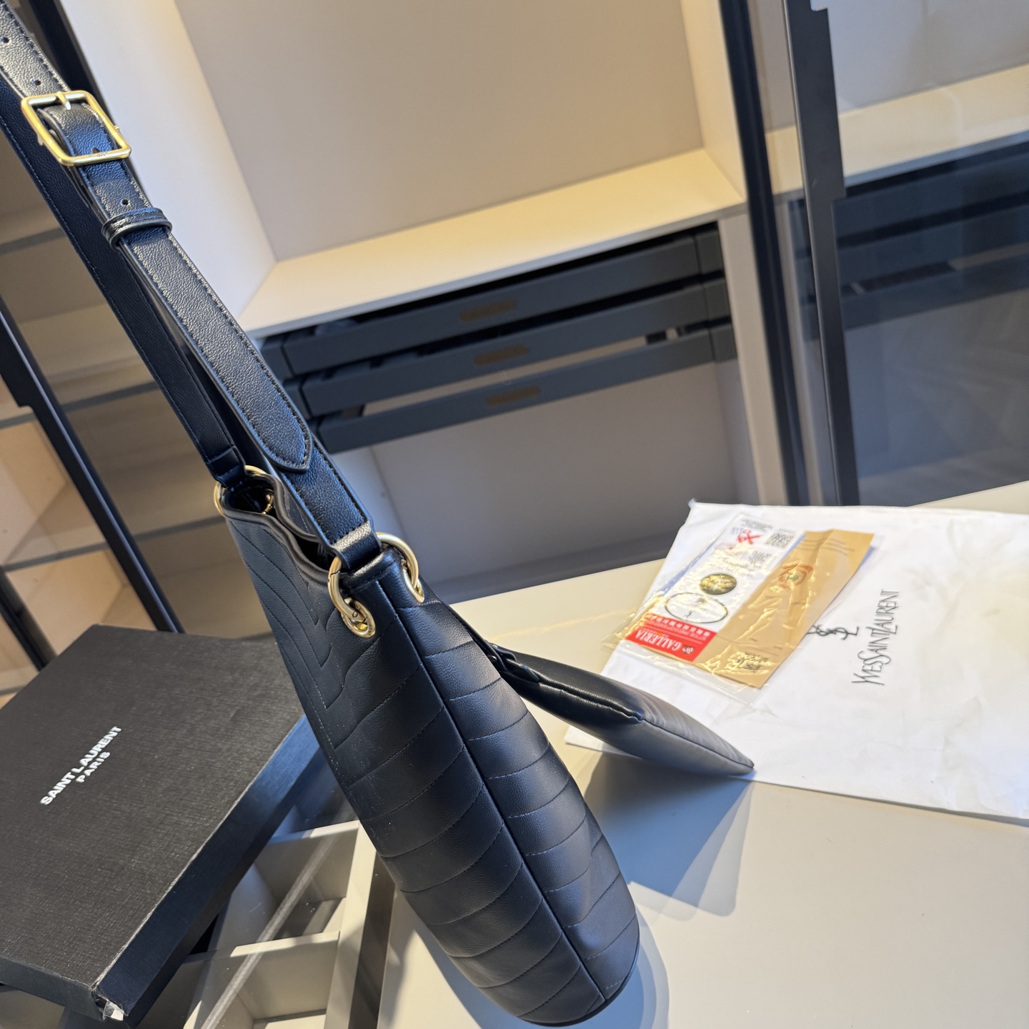 🅿️135✅新品推荐🔜 高端货🔥YSL圣罗兰新款NIKI水桶包👍配内胆小包‼️明星同款！大容量～非常实用[呲牙]走到哪都是回头率👍超级有范儿！采用原版皮料！五金都是原版材质哦！质感特别好👍品质堪比正品！上身效果超棒！原版礼盒包装🎁（size：24*30*10 上口31 小包21*12）