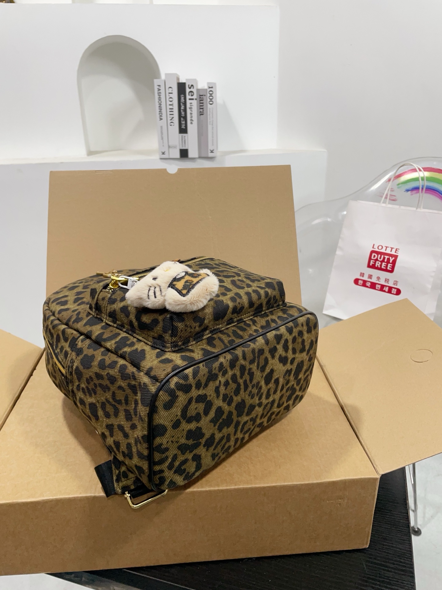 💰P150赠送挂件 圣罗兰双肩包 简单百搭 颜值高 日常出街首选 潮酷时尚女孩必入款 尺寸:26 31