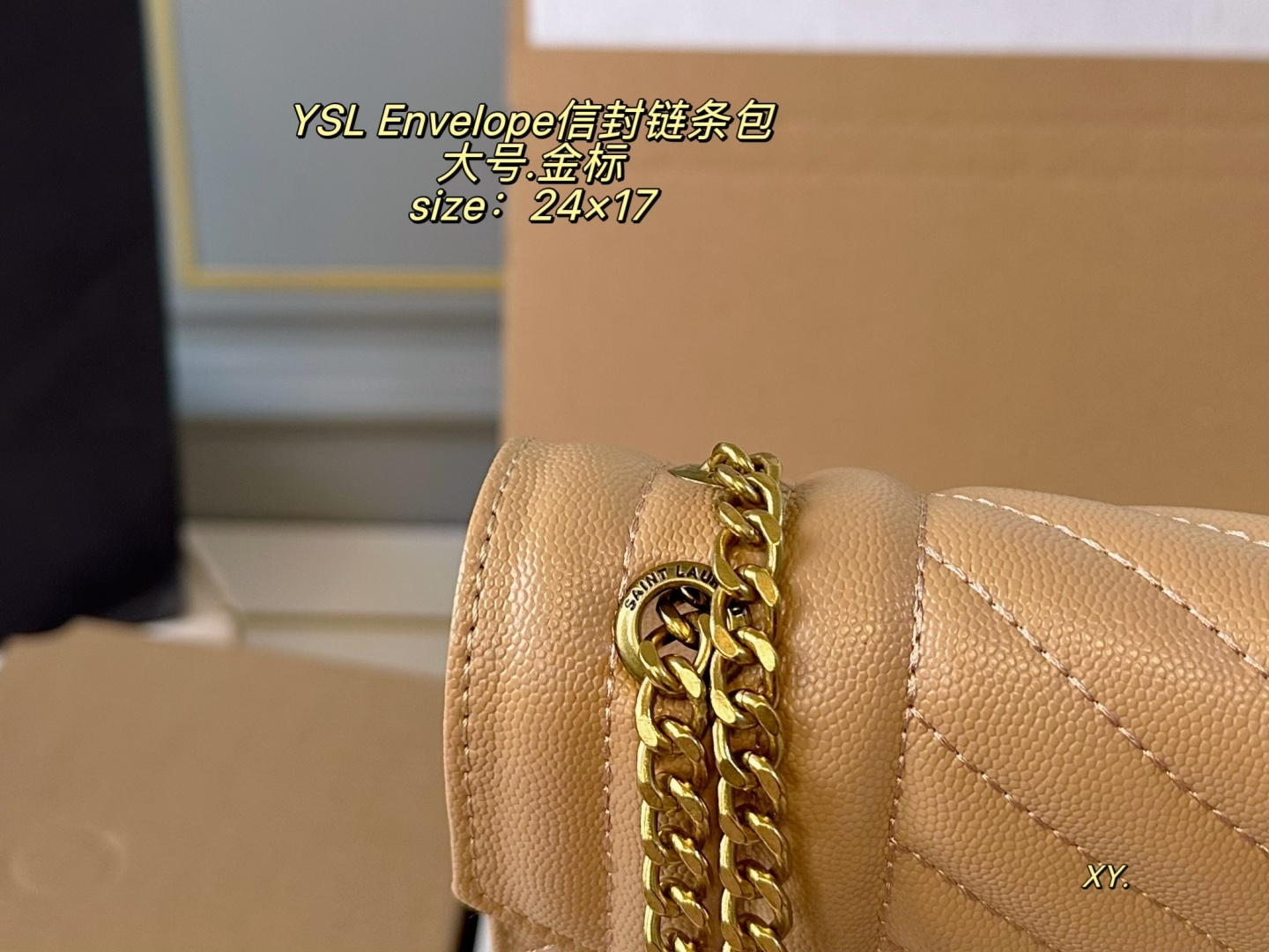P150 大号（折叠盒飞机盒） size：24&times;17 YSL 圣罗兰Envelope 信封包链条包💕 超能装的信封包，简直美翻啦！ 包内配有镜子🪞～ 方正的包型，透露出成熟气质 斜挎、单肩、手提背都好看✅ 通勤或休闲，上身很有气场‼️