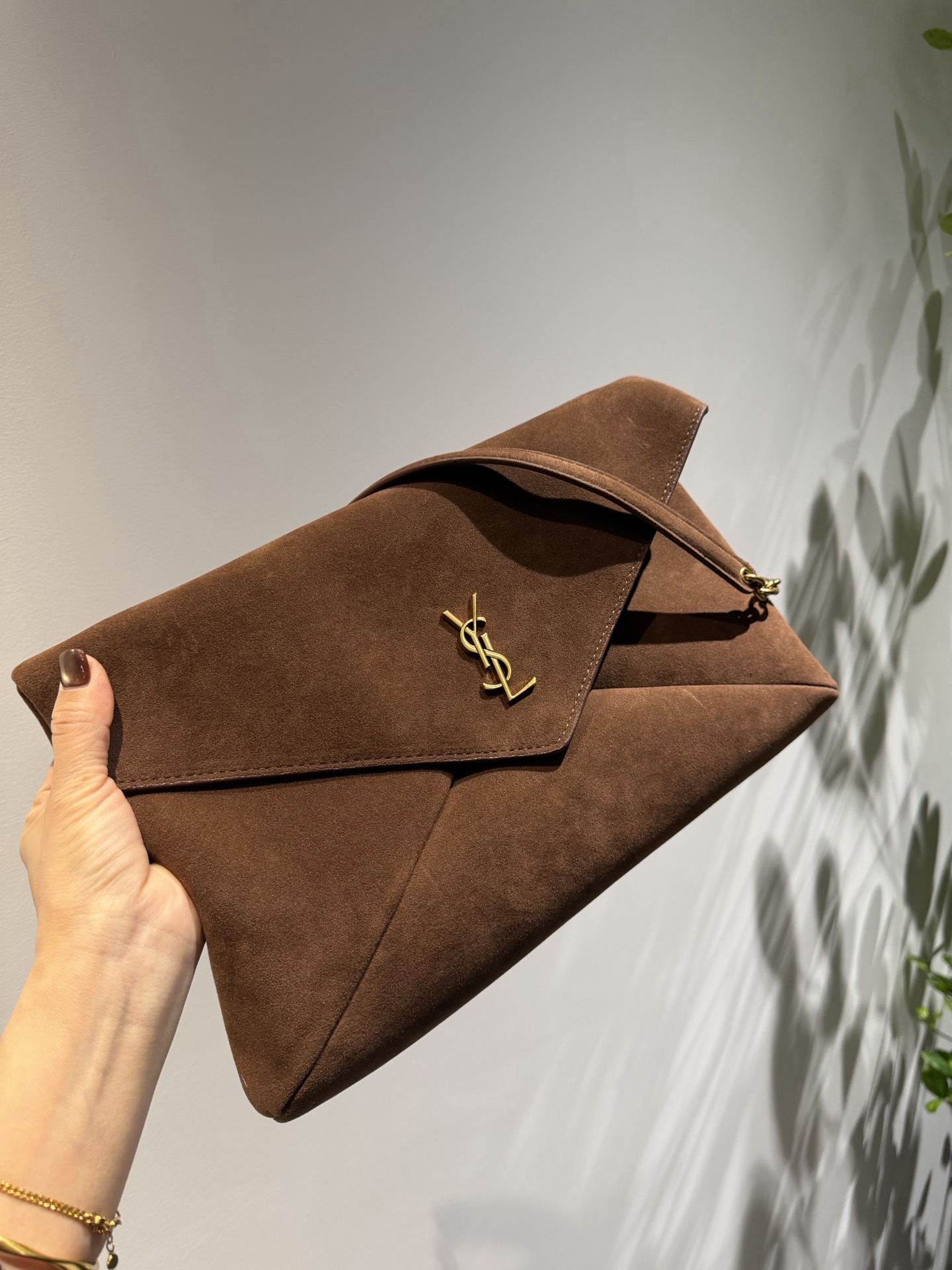 👑💰155礼盒包装🎁 磨砂皮手感柔软 Ysl 圣罗兰 信封包 利落呈现时髦酷感具有时尚和标志性 时髦精必备神器！出街回头率爆表 尺寸：35✖️22