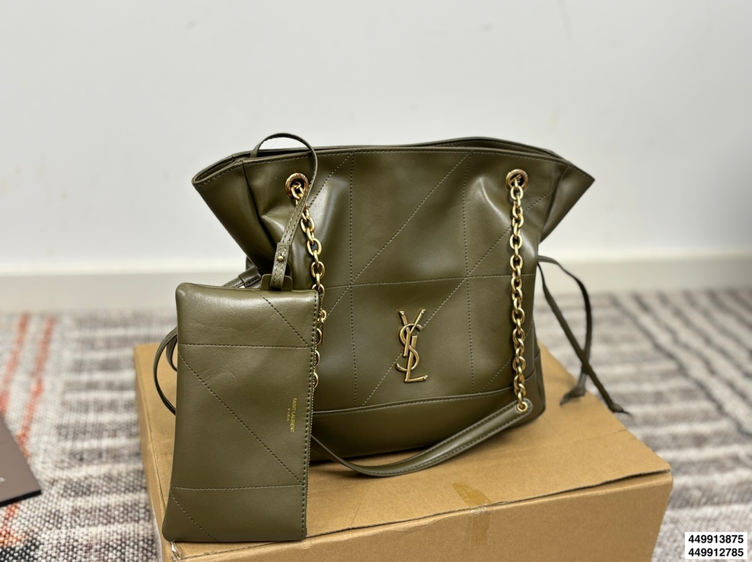 p205 p195全套包装 圣罗兰YSL托特包 隐藏的王炸现身！ 特别满意通勤包 心动一万次了！！ 超超超级王炸的一只通勤大包 质感真的很哇塞 强烈推荐！！！ 尺寸34 33/28 27