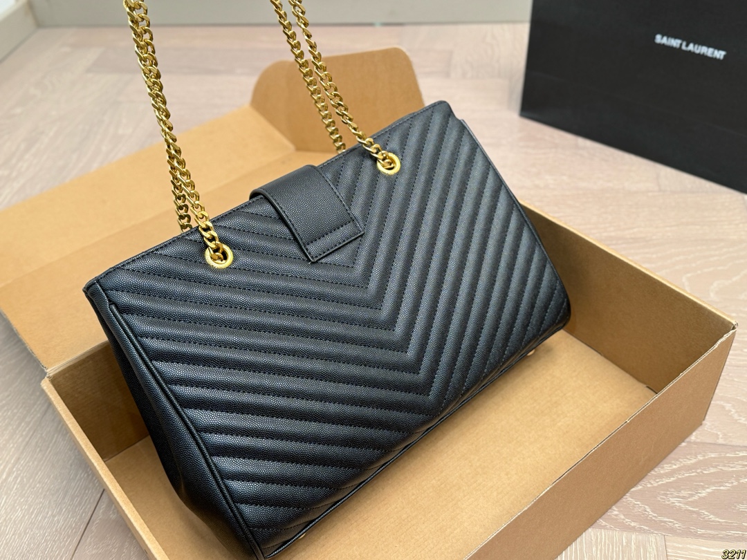 &yen;145飞机盒 圣罗兰YSL 托特包链条包 精致美丽 高级优雅 很好驾驭，不挑衣服，不挑季节 一年四季都可，可盐可甜 高个子小姐姐背，气质御姐范 小个子的小姐姐背，甜甜女孩一枚 尺寸34 24